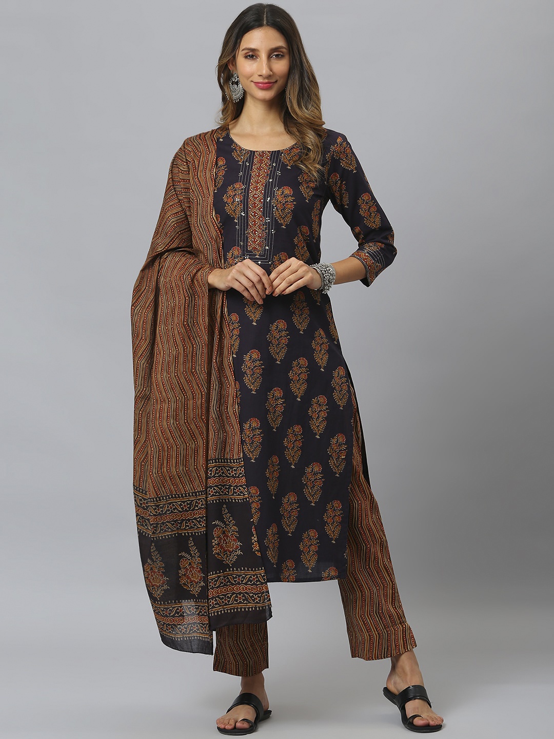 SIAH Women Navy Blue Ethnic Motifs Printed Regular Sequinned Pure Cotton Kurta with Trousers & With Dupatta
SIAH Women Navy Blue Ethnic Motifs Printed Regular Sequinned Pure Cotton Kurta with Trousers & With Dupatta