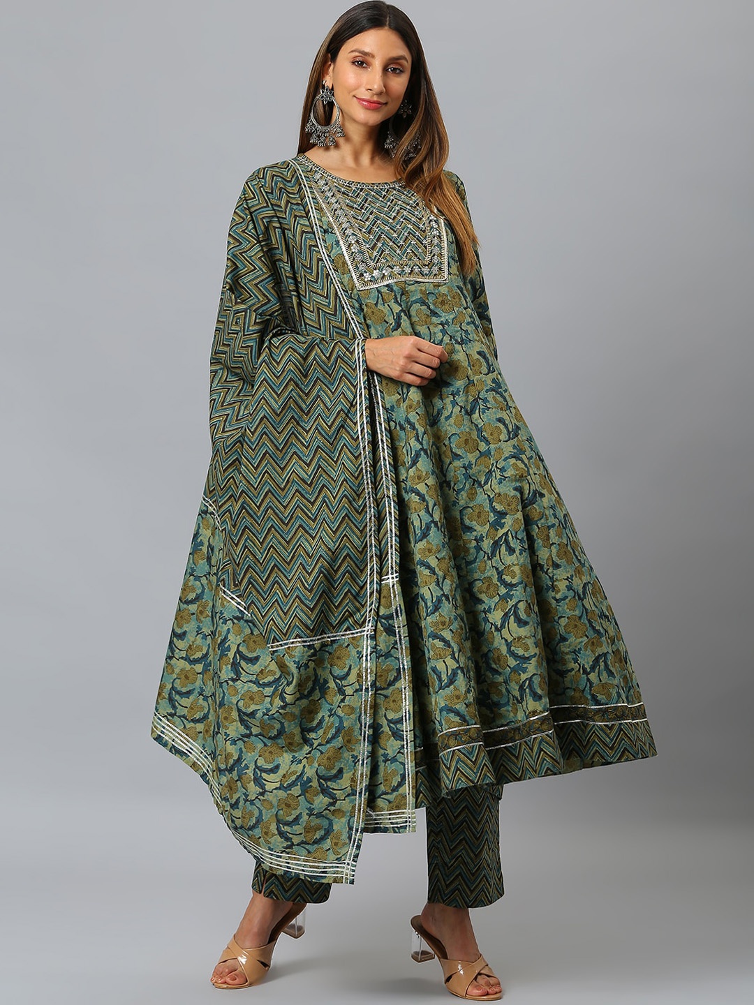 SIAH Women Teal Floral Printed Regular Thread Work Pure Cotton Kurta with Trousers & With Dupatta
SIAH Women Teal Floral Printed Regular Thread Work Pure Cotton Kurta with Trousers & With Dupatta
