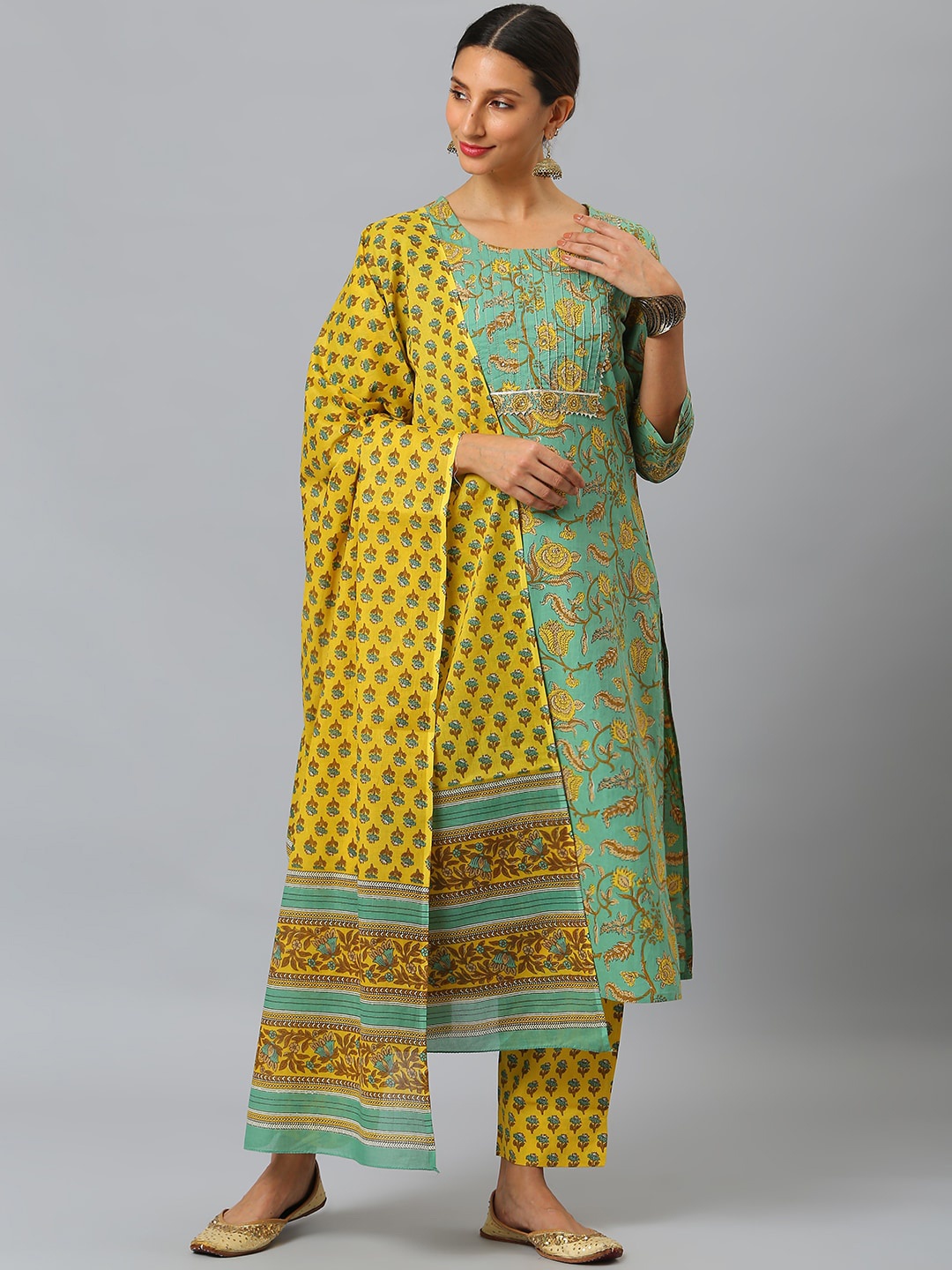 SIAH Women Sea Green Floral Printed Regular Pure Cotton Kurta with Trousers & With Dupatta
SIAH Women Sea Green Floral Printed Regular Pure Cotton Kurta with Trousers & With Dupatta