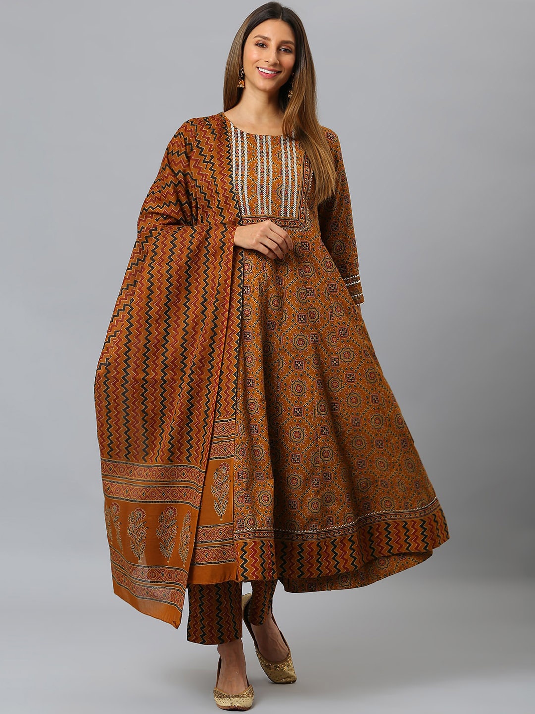 SIAH Women Mustard Yellow Ethnic Motifs Printed Empire Thread Work Pure Cotton Kurta with Trousers & With
SIAH Women Mustard Yellow Ethnic Motifs Printed Empire Thread Work Pure Cotton Kurta with Trousers & With