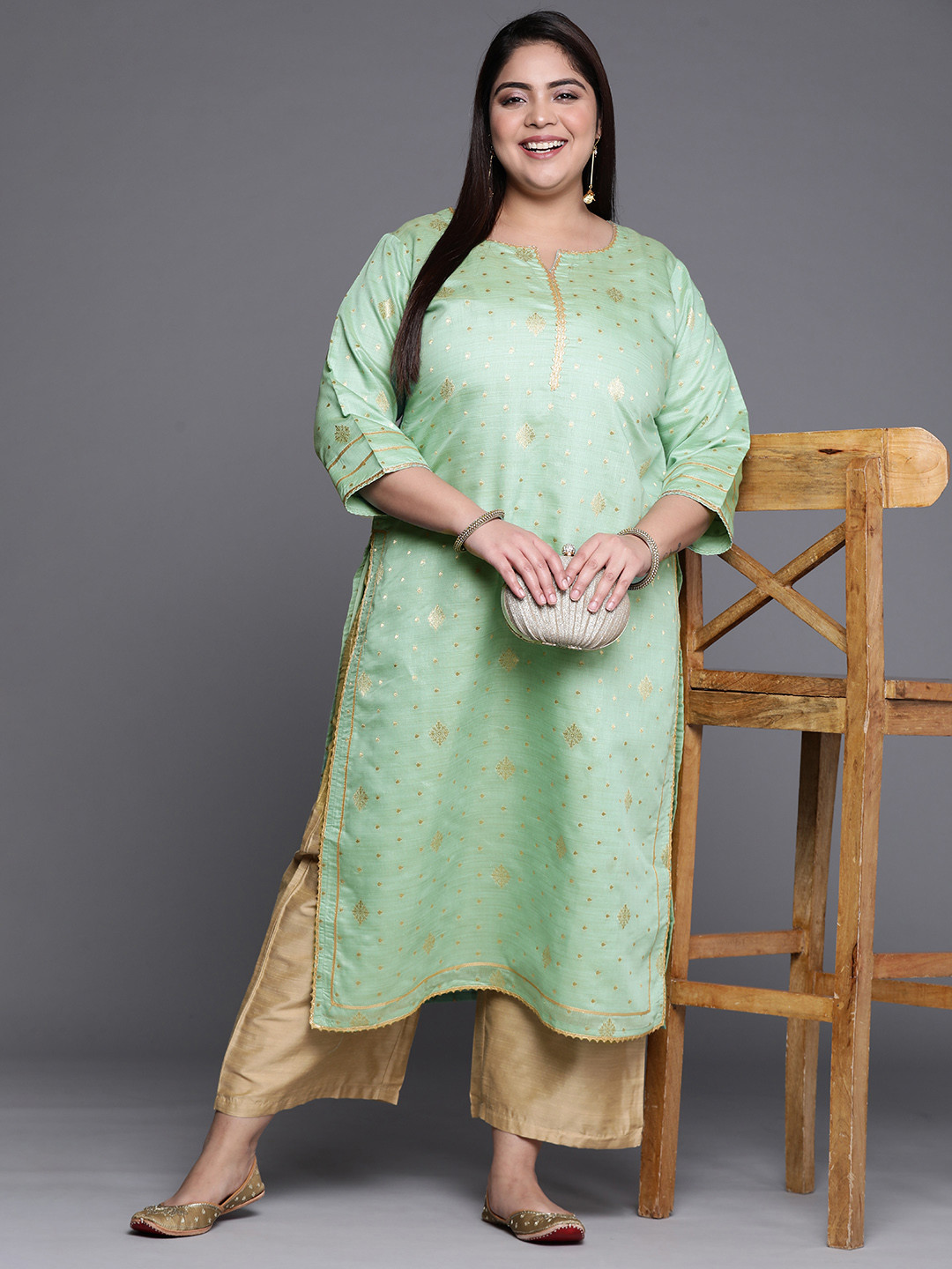 EXTRA LOVE BY LIBAS Plus Size Women Green & Gold-Toned Ethnic Motifs Chanderi Silk Kurta
EXTRA LOVE BY LIBAS Plus Size Women Green & Gold-Toned Ethnic Motifs Chanderi Silk Kurta