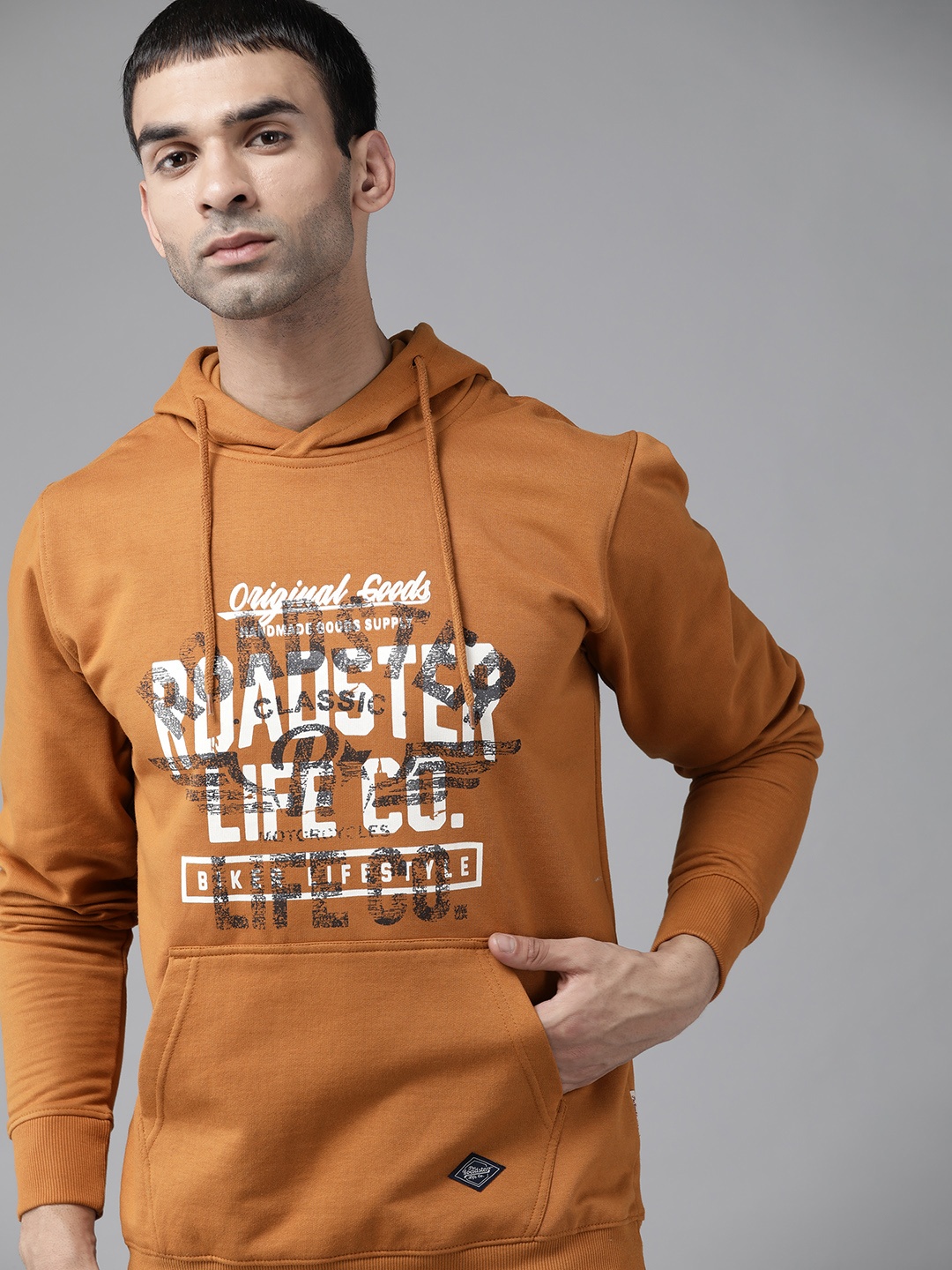 The Roadster Lifestyle Co Men Mustard Brown & Whit Brand Logo Print Hooded Sweatshirt
The Roadster Lifestyle Co Men Mustard Brown & Whit Brand Logo Print Hooded Sweatshirt