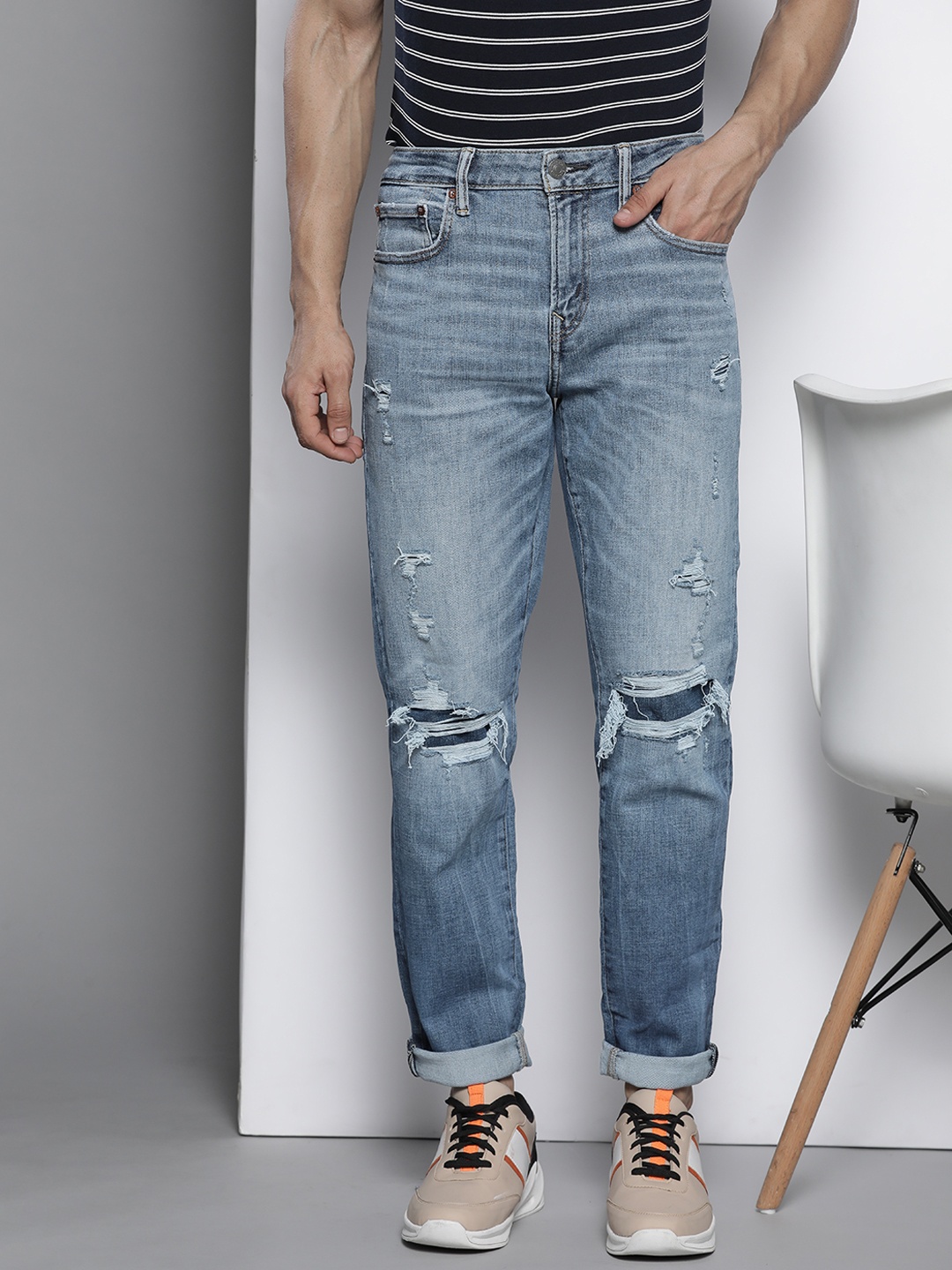 AMERICAN EAGLE OUTFITTERS Men Blue Airflex+ Relaxed Fit Mildly Distressed Light Fade Jeans
AMERICAN EAGLE OUTFITTERS Men Blue Airflex+ Relaxed Fit Mildly Distressed Light Fade Jeans