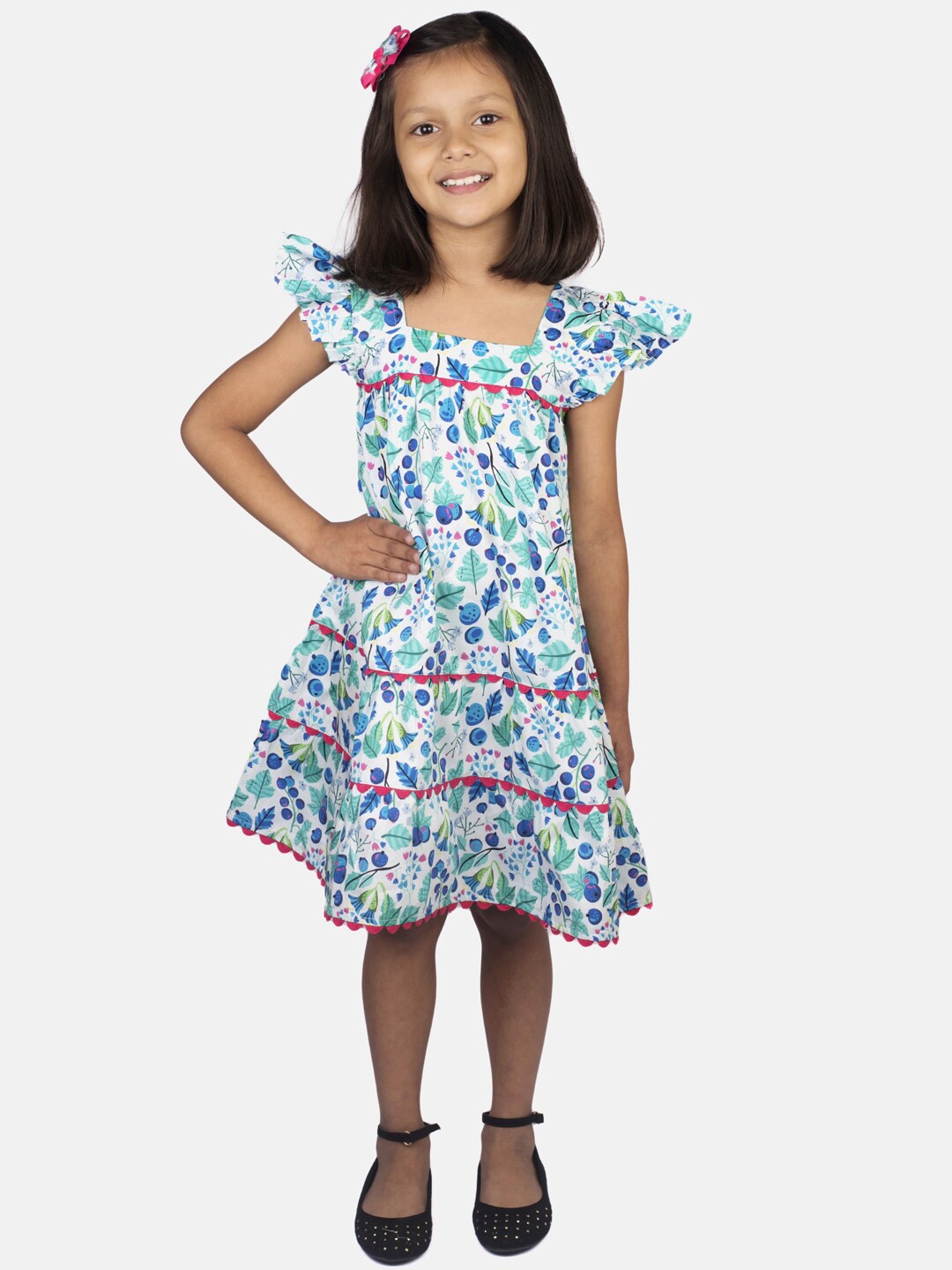 RIBBON CANDY Girls Blue & White Floral Printed Cotton Fit and Flare Dress With Hair Clips
RIBBON CANDY Girls Blue & White Floral Printed Cotton Fit and Flare Dress With Hair Clips