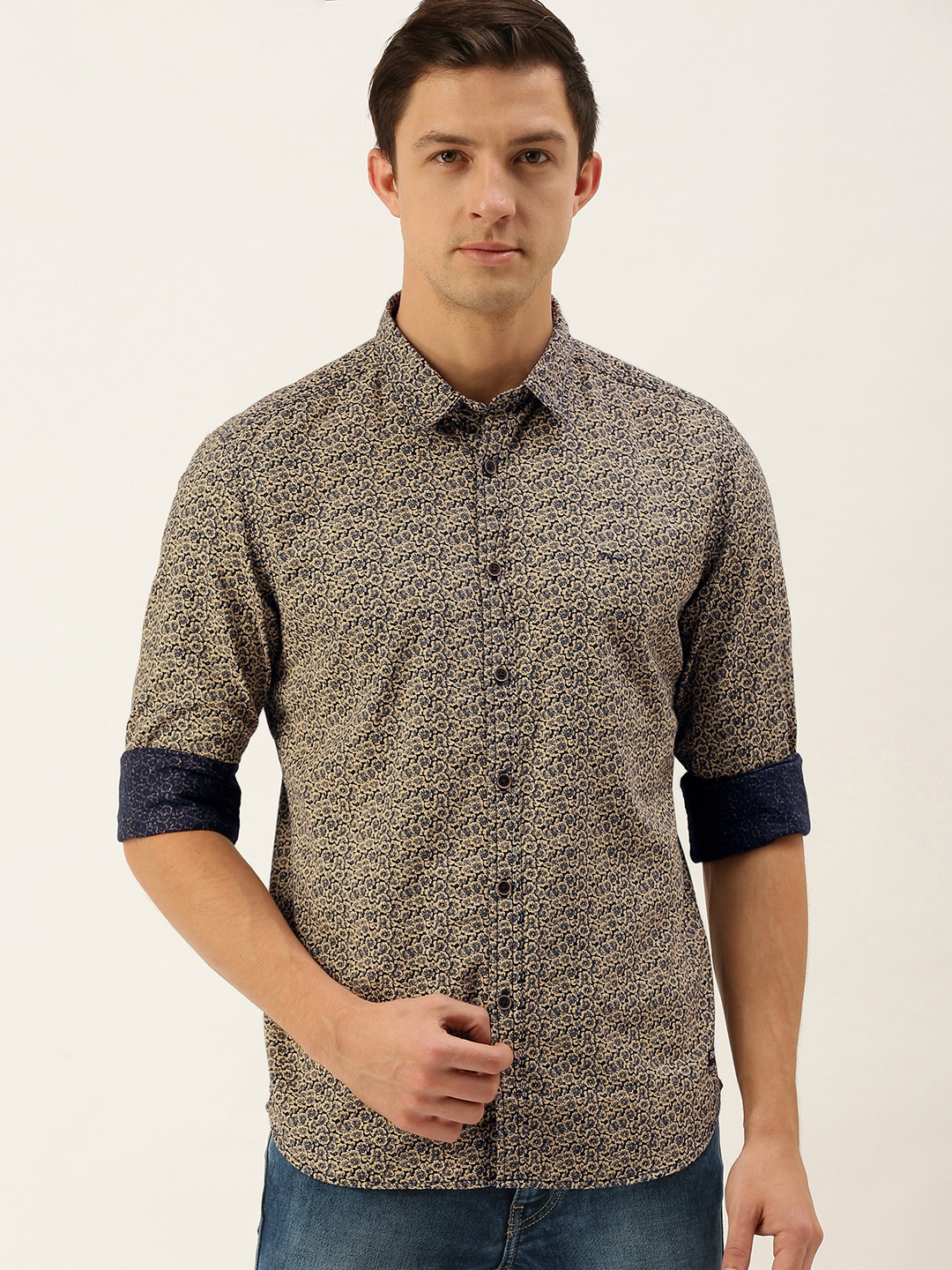 Flying Machine Men Cream-Coloured & Navy Blue Printed Slim Fit Pure Cotton Casual Shirt
Flying Machine Men Cream-Coloured & Navy Blue Printed Slim Fit Pure Cotton Casual Shirt