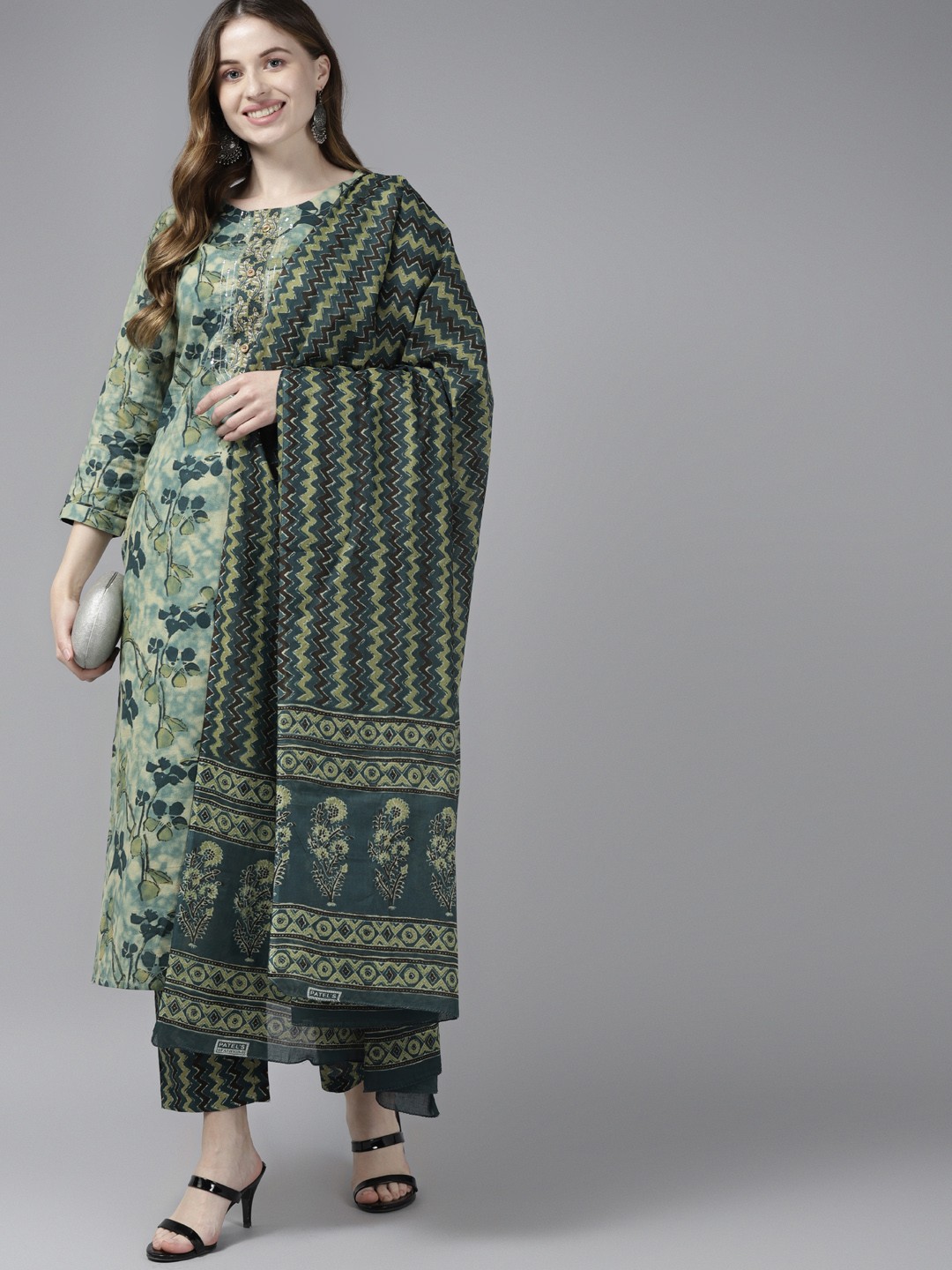 Yufta Women Teal Blue & Beige Floral Dyed Pure Cotton Kurta with Palazzos & With Dupatta
Yufta Women Teal Blue & Beige Floral Dyed Pure Cotton Kurta with Palazzos & With Dupatta