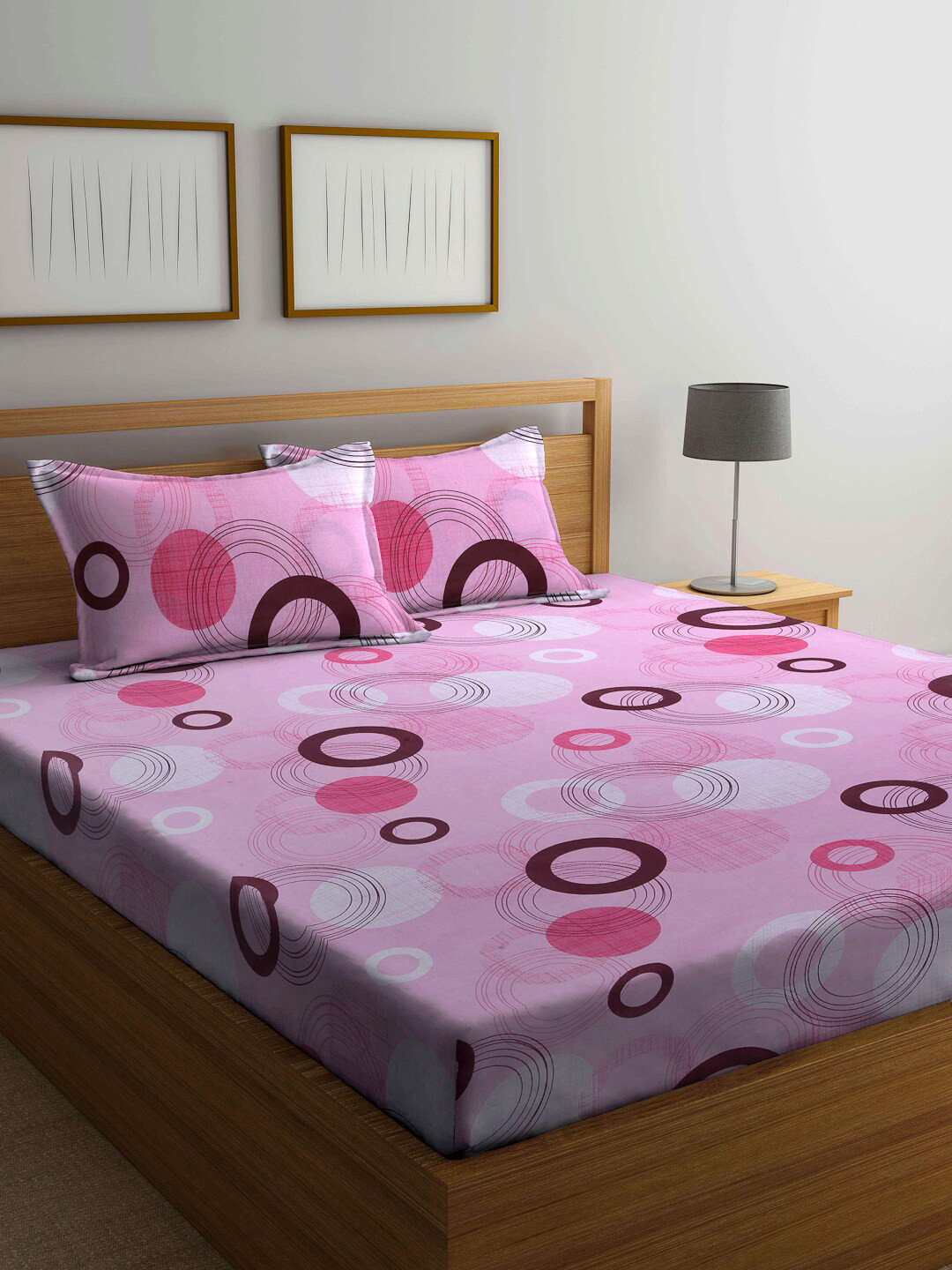 KLOTTHE Pink & White Geometric 210 TC Pure Cotton King Bedsheet with 2 Pillow Covers
KLOTTHE Pink & White Geometric 210 TC Pure Cotton King Bedsheet with 2 Pillow Covers