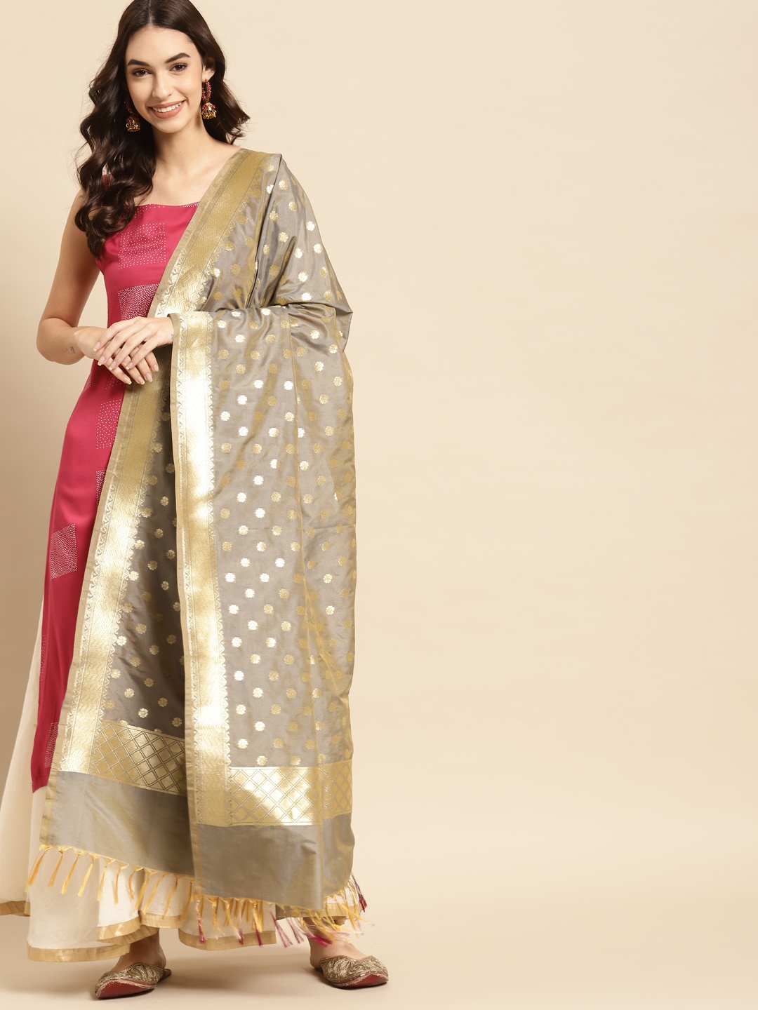 Banarasi Style Grey & Gold-Toned Floral Woven Design Art Silk Dupatta with Thread Work
Banarasi Style Grey & Gold-Toned Floral Woven Design Art Silk Dupatta with Thread Work
