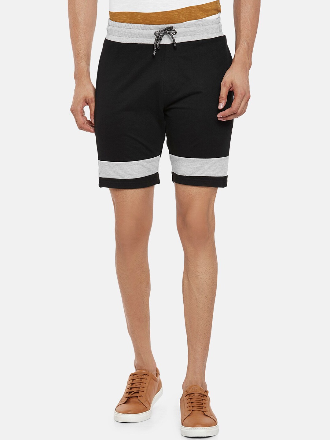 People Men Black Colourblocked Regular Shorts