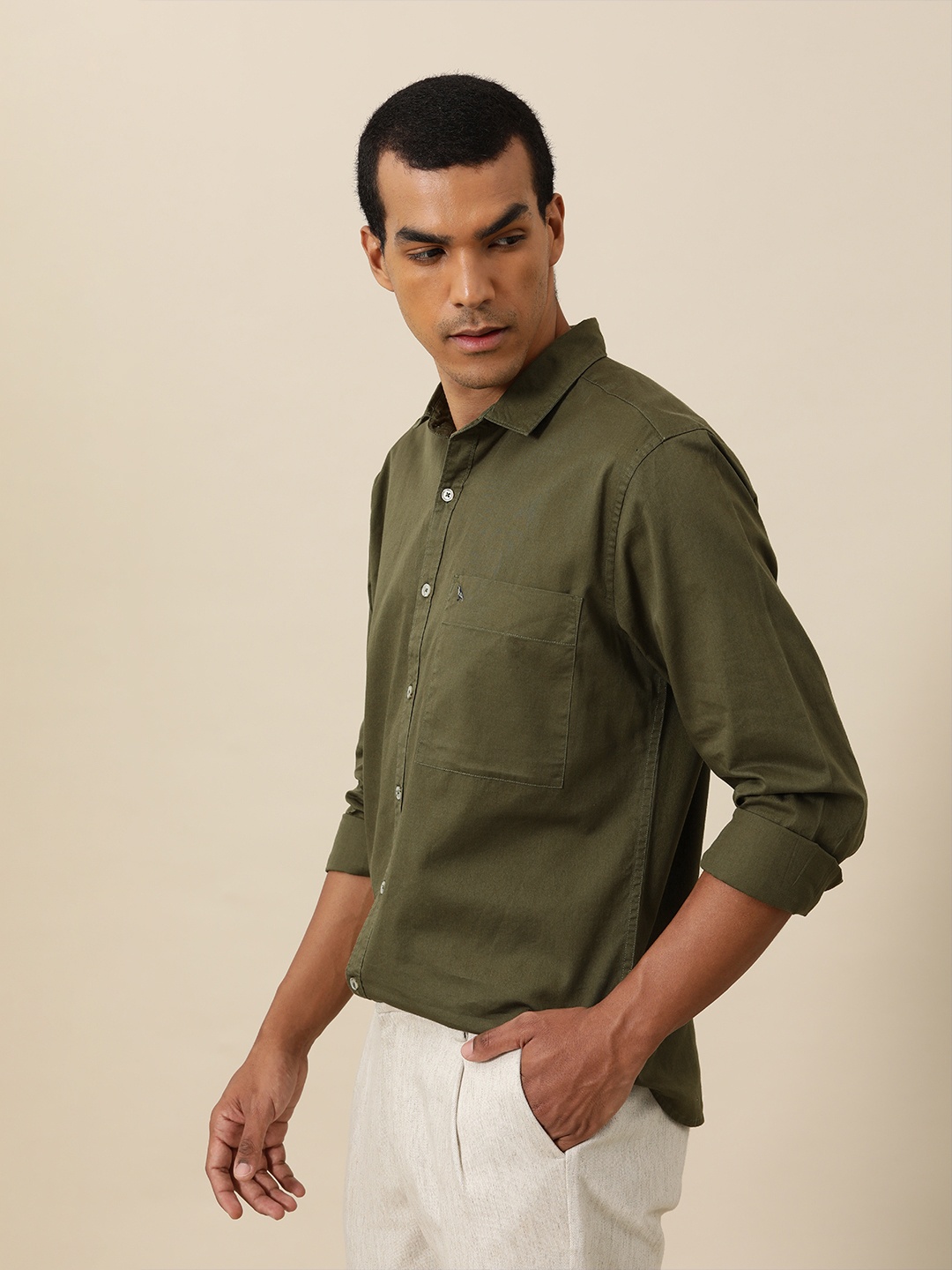 Mr Bowerbird Men Olive Green Solid Tailored Fit Pure Cotton Oversize Casual Shirt
Mr Bowerbird Men Olive Green Solid Tailored Fit Pure Cotton Oversize Casual Shirt