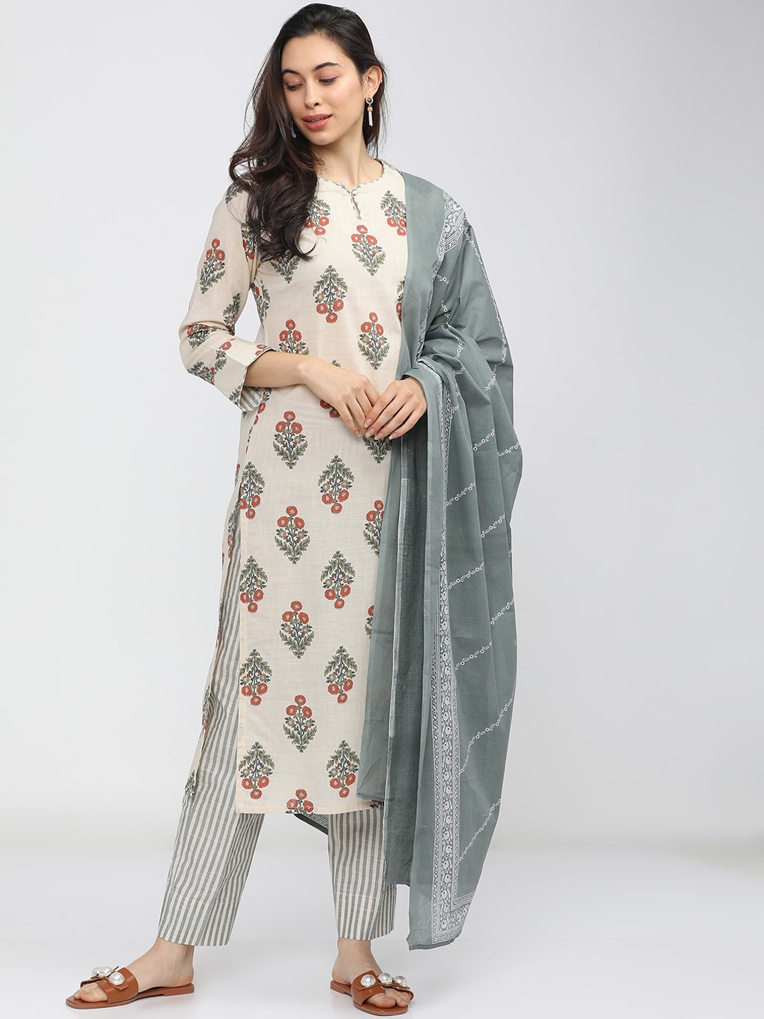 Vishudh Women Cream-Coloured Floral Printed Regular Pure Cotton Kurta with Trousers & With Dupatta
Vishudh Women Cream-Coloured Floral Printed Regular Pure Cotton Kurta with Trousers & With Dupatta