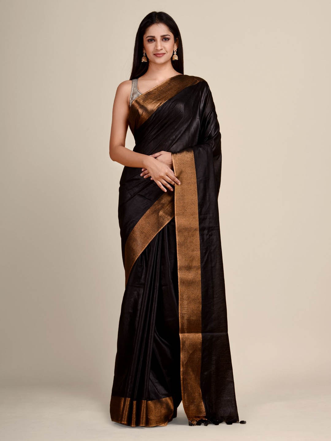 Arhi Black & Gold-Toned Solid Viscose Rayon Saree