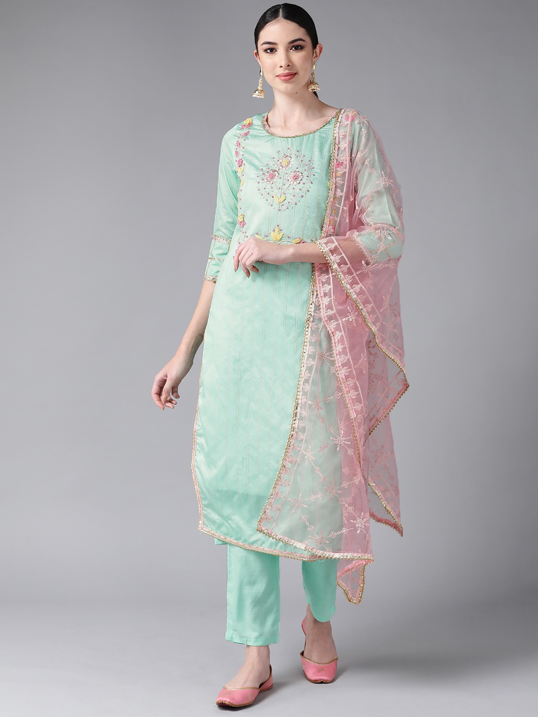 Ishin Women Sea Green & Pink Floral Chanderi Silk Kurta with Trousers & With Dupatta
Ishin Women Sea Green & Pink Floral Chanderi Silk Kurta with Trousers & With Dupatta