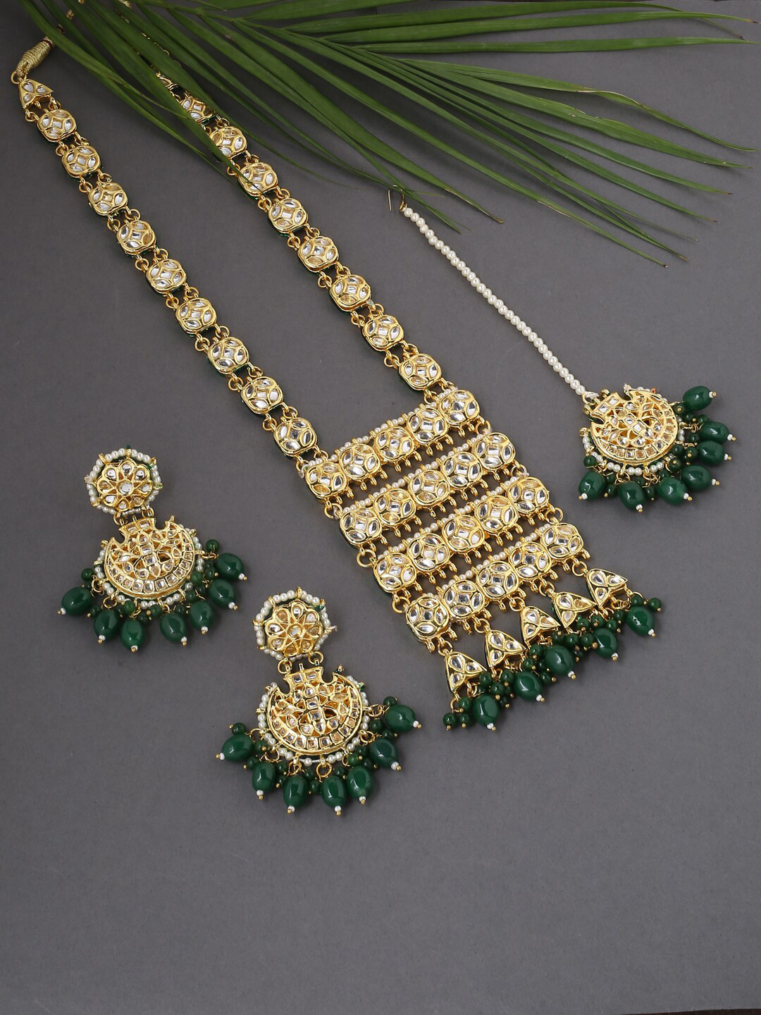 VIRAASI Gold-Toned & White Kundan-Studded Enamelled Jewellery Set
VIRAASI Gold-Toned & White Kundan-Studded Enamelled Jewellery Set