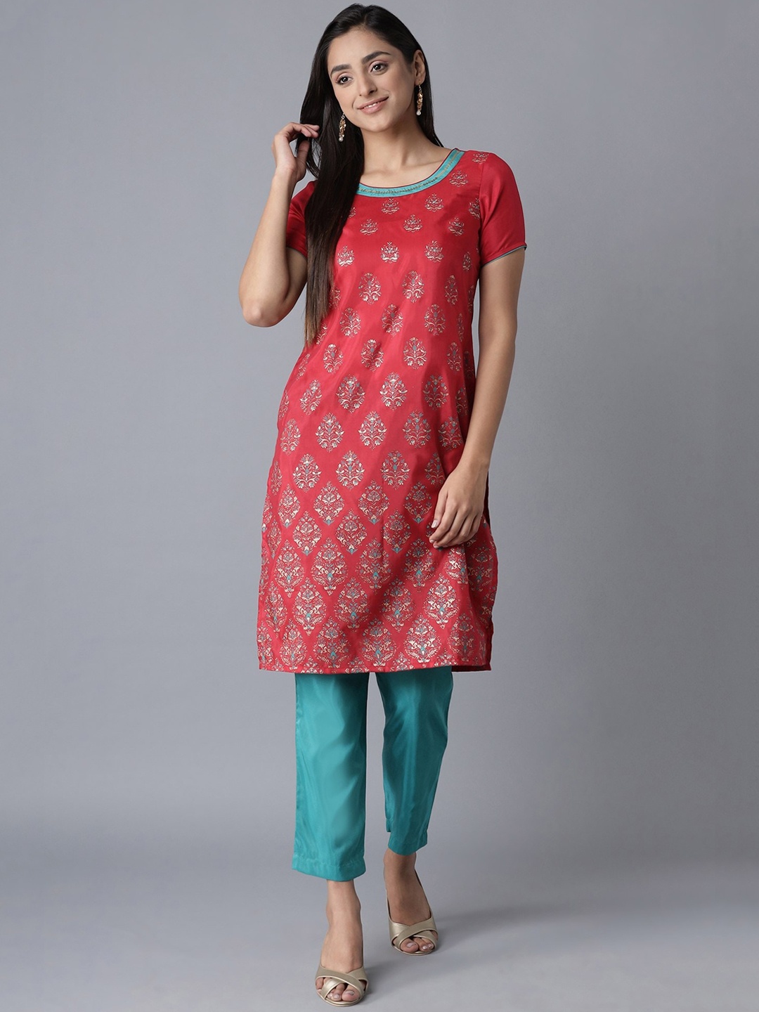 AURELIA Women Red & Turquoise Blue Ethnic Motifs Printed Sequinned Kurta with Trousers
AURELIA Women Red & Turquoise Blue Ethnic Motifs Printed Sequinned Kurta with Trousers