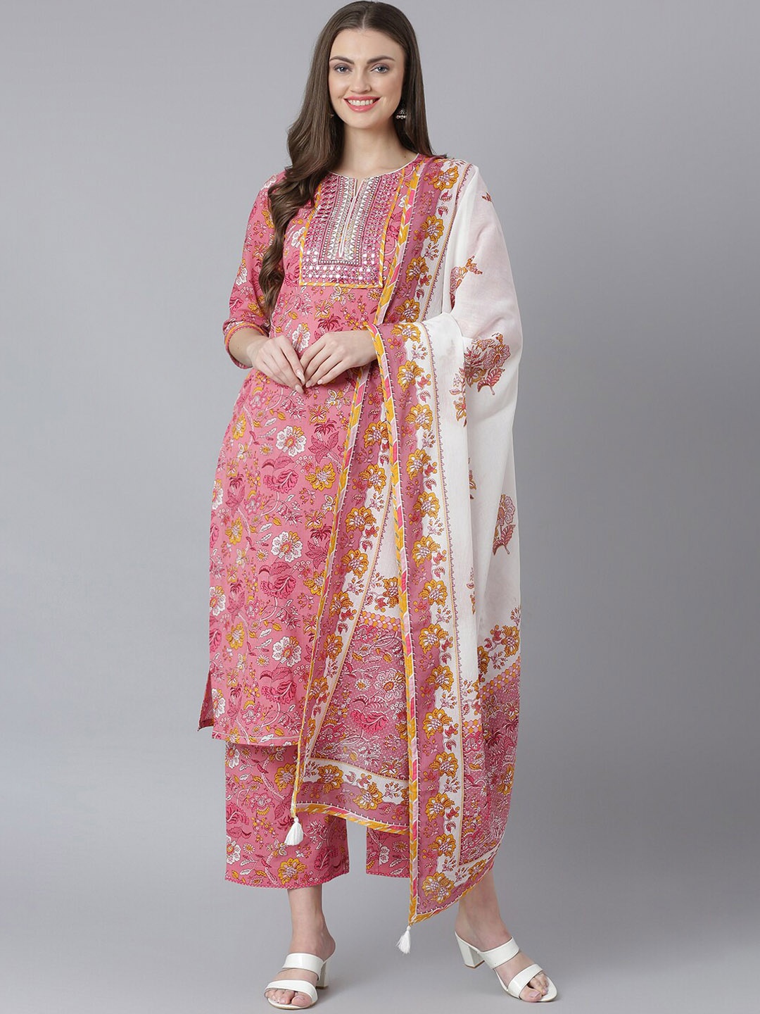 QOMN Women Pink Floral Printed Regular Pure Cotton Kurti with Trousers & With Dupatta
QOMN Women Pink Floral Printed Regular Pure Cotton Kurti with Trousers & With Dupatta