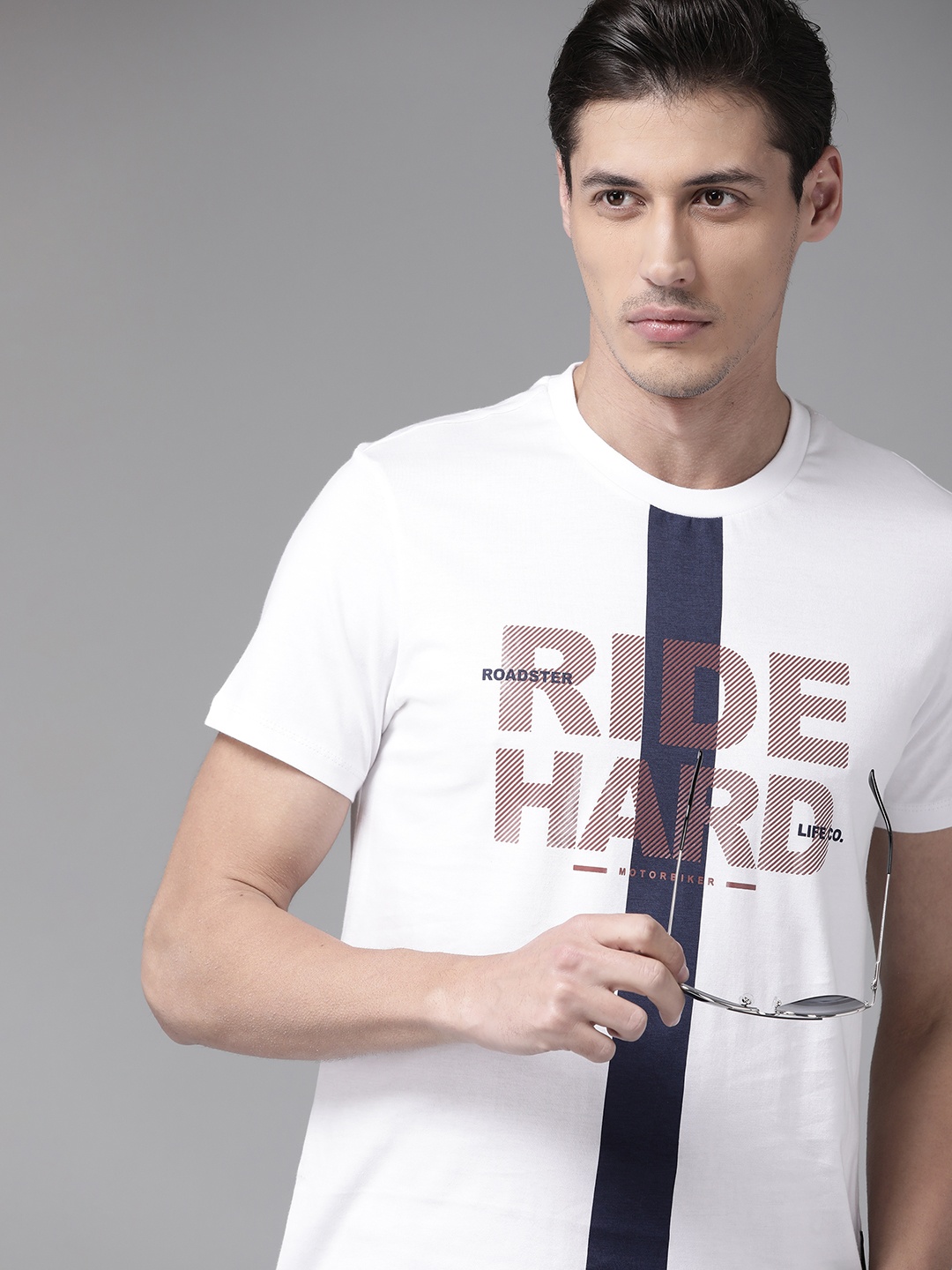The Roadster Lifestyle Co Men White & Navy Blue Typography Printed Pure Cotton T-shirt
The Roadster Lifestyle Co Men White & Navy Blue Typography Printed Pure Cotton T-shirt