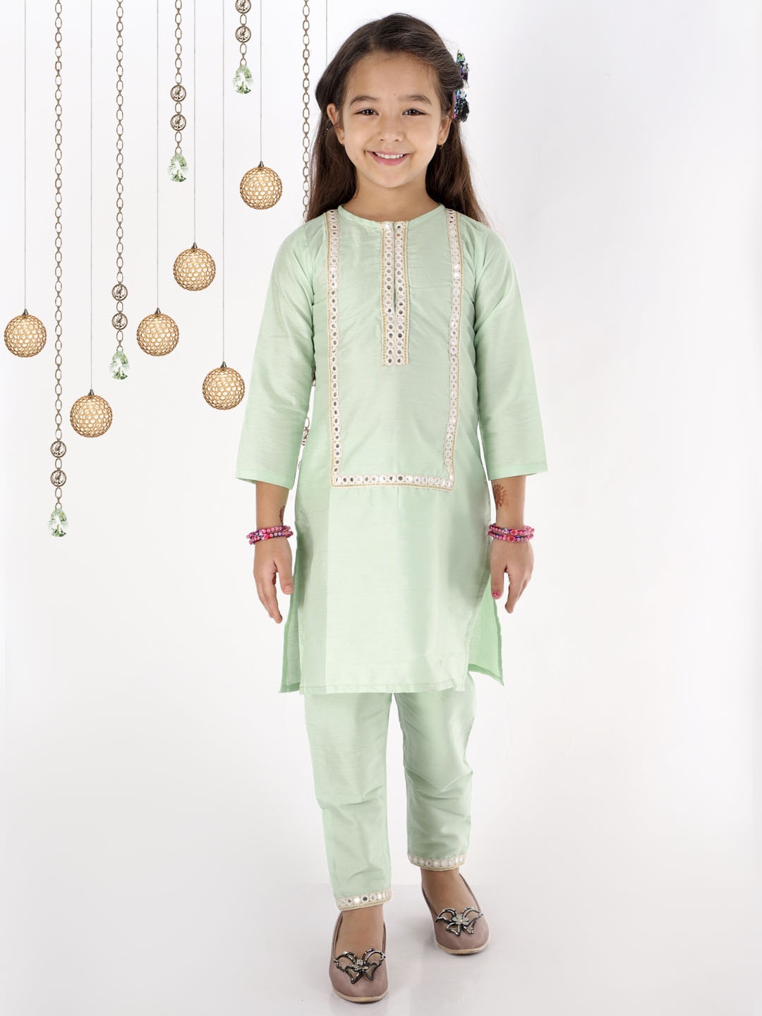 VASTRAMAY Girls Green Ethnic Motifs Embroidered Regular Mirror Work Kurta with Pyjamas
VASTRAMAY Girls Green Ethnic Motifs Embroidered Regular Mirror Work Kurta with Pyjamas