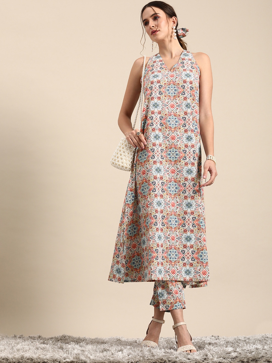 Anouk Women Multicoloured Floral Printed A-Line Kurta with Trousers, Multi
Anouk Women Multicoloured Floral Printed A-Line Kurta with Trousers, Multi