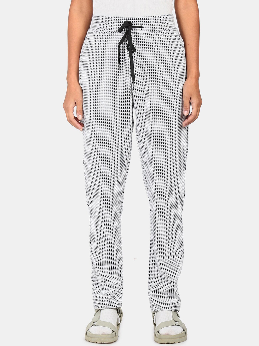 Sugr Women White & Black Printed Lounge Pants