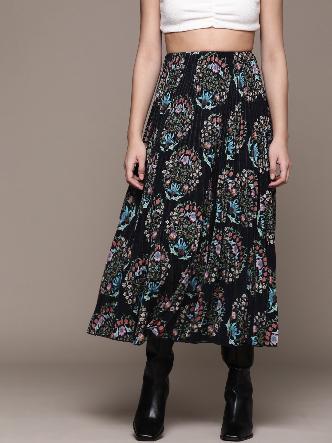 Label Ritu Kumar Women Black & Blue Ethnic Print Accordion Pleats Velvet Midi Flared Skirt
Label Ritu Kumar Women Black & Blue Ethnic Print Accordion Pleats Velvet Midi Flared Skirt