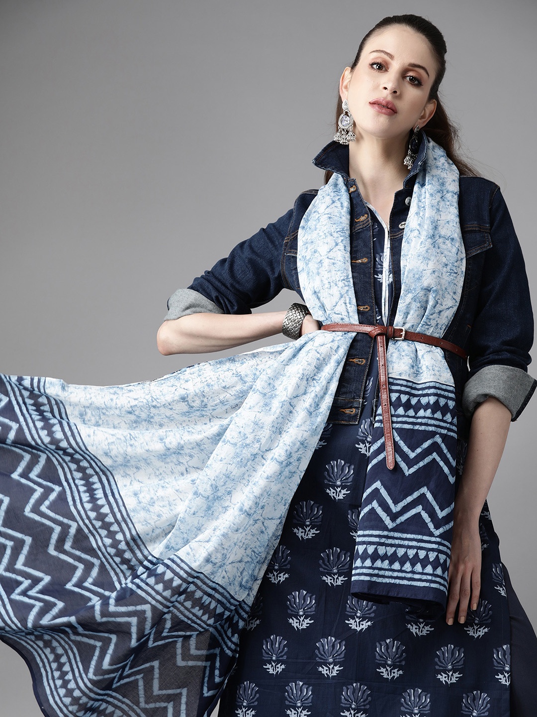 Indo Era Women Navy Blue Ethnic Motifs Printed Pure Cotton Kurta with Palazzos & Dupatta
Indo Era Women Navy Blue Ethnic Motifs Printed Pure Cotton Kurta with Palazzos & Dupatta