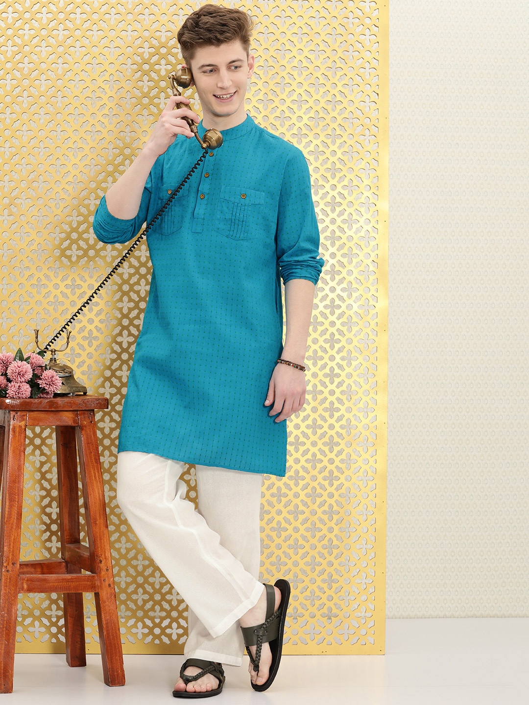 Ode by House of Pataudi Men Blue & WhitePrinted Pure Cotton Rozana Kurta with Pyjamas
Ode by House of Pataudi Men Blue & WhitePrinted Pure Cotton Rozana Kurta with Pyjamas