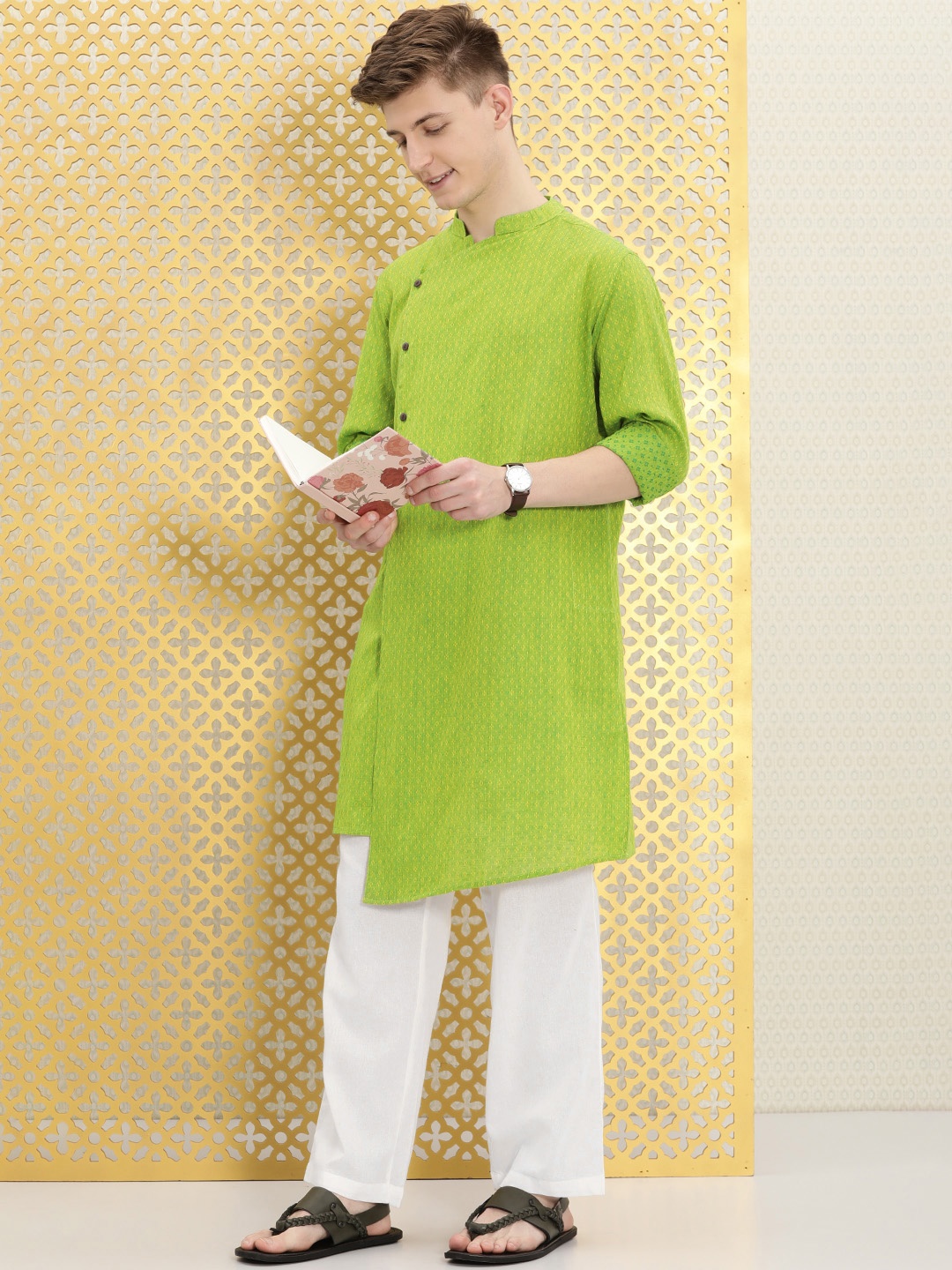 Ode by House of Pataudi Men Green Ethnic Motifs Pure Cotton Rozana Kurta with Trousers
Ode by House of Pataudi Men Green Ethnic Motifs Pure Cotton Rozana Kurta with Trousers