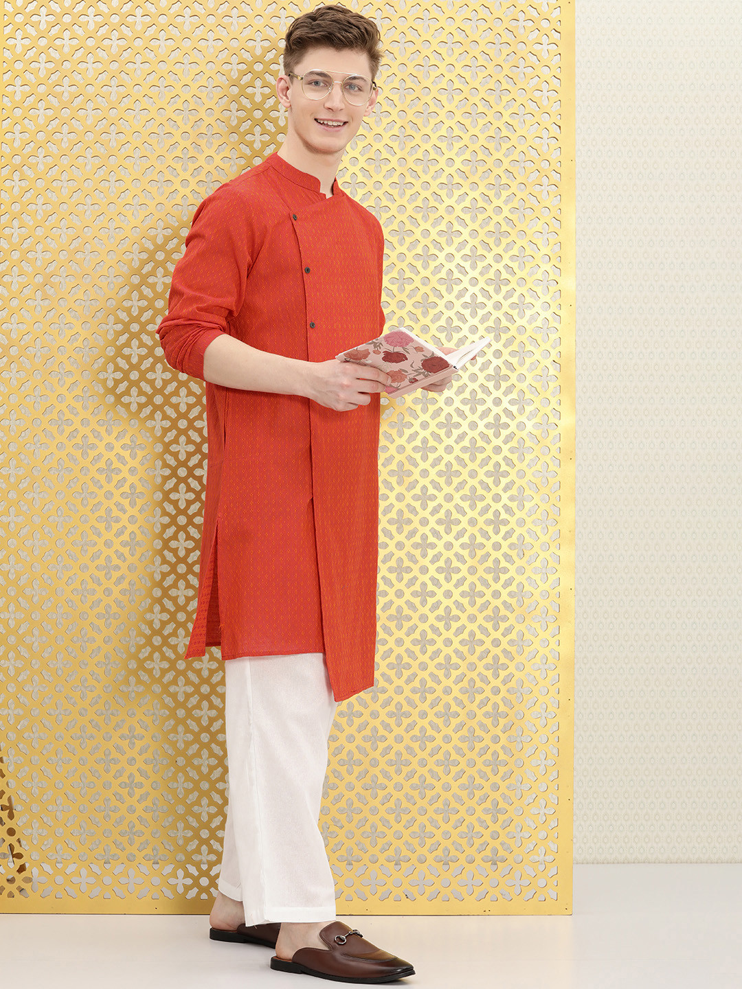 Ode by House of Pataudi Men Red & White Printed Pure Cotton Rozana Kurta with Pyjamas
Ode by House of Pataudi Men Red & White Printed Pure Cotton Rozana Kurta with Pyjamas