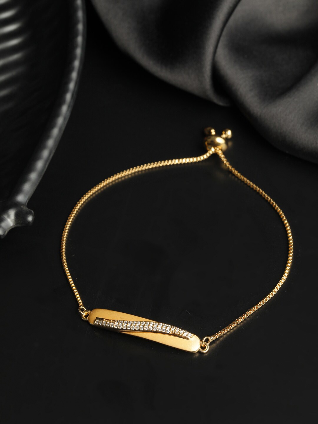 PRITA Women Gold-Toned Brass American Diamond Handcrafted Rose Gold-Plated Link Bracelet
PRITA Women Gold-Toned Brass American Diamond Handcrafted Rose Gold-Plated Link Bracelet
