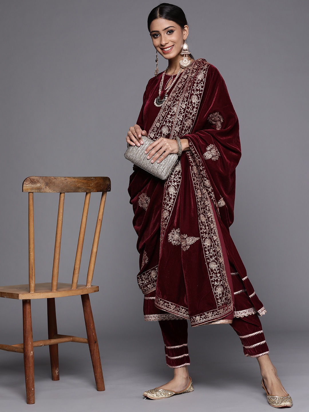 Libas Maroon & Gold Yoke Design Pleated Velvet Anarkali Kurta Trousers & Dupatta
Libas Maroon & Gold Yoke Design Pleated Velvet Anarkali Kurta Trousers & Dupatta