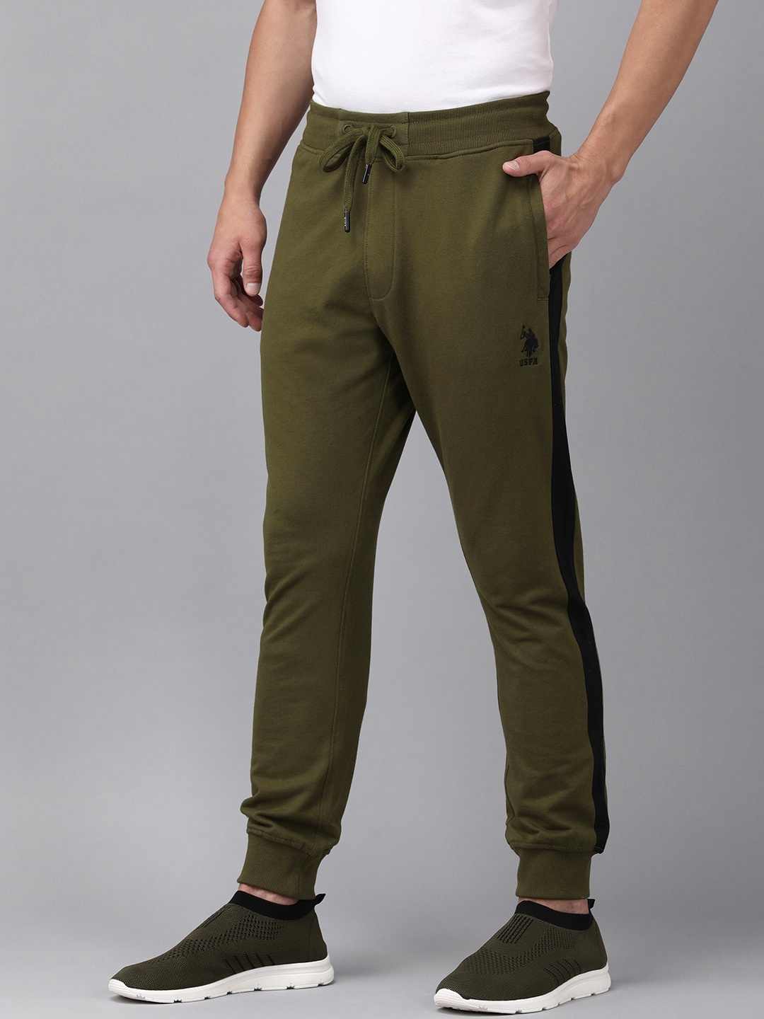 U.S. Polo Assn. Men Olive Green Solid Slim Fit Mid-Rise Regular Joggers With Side Stripes
U.S. Polo Assn. Men Olive Green Solid Slim Fit Mid-Rise Regular Joggers With Side Stripes
