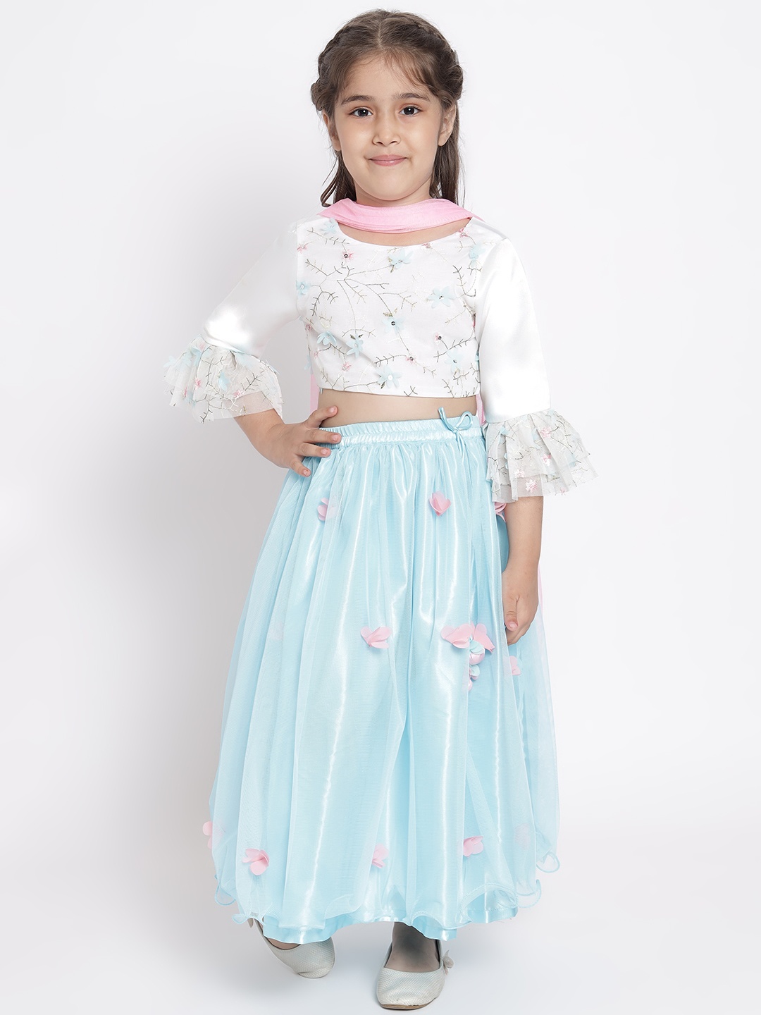 Nauti Nati Girls Turquoise Blue & White Embellished Ready to Wear Lehenga & Blouse With Dupatta
Nauti Nati Girls Turquoise Blue & White Embellished Ready to Wear Lehenga & Blouse With Dupatta