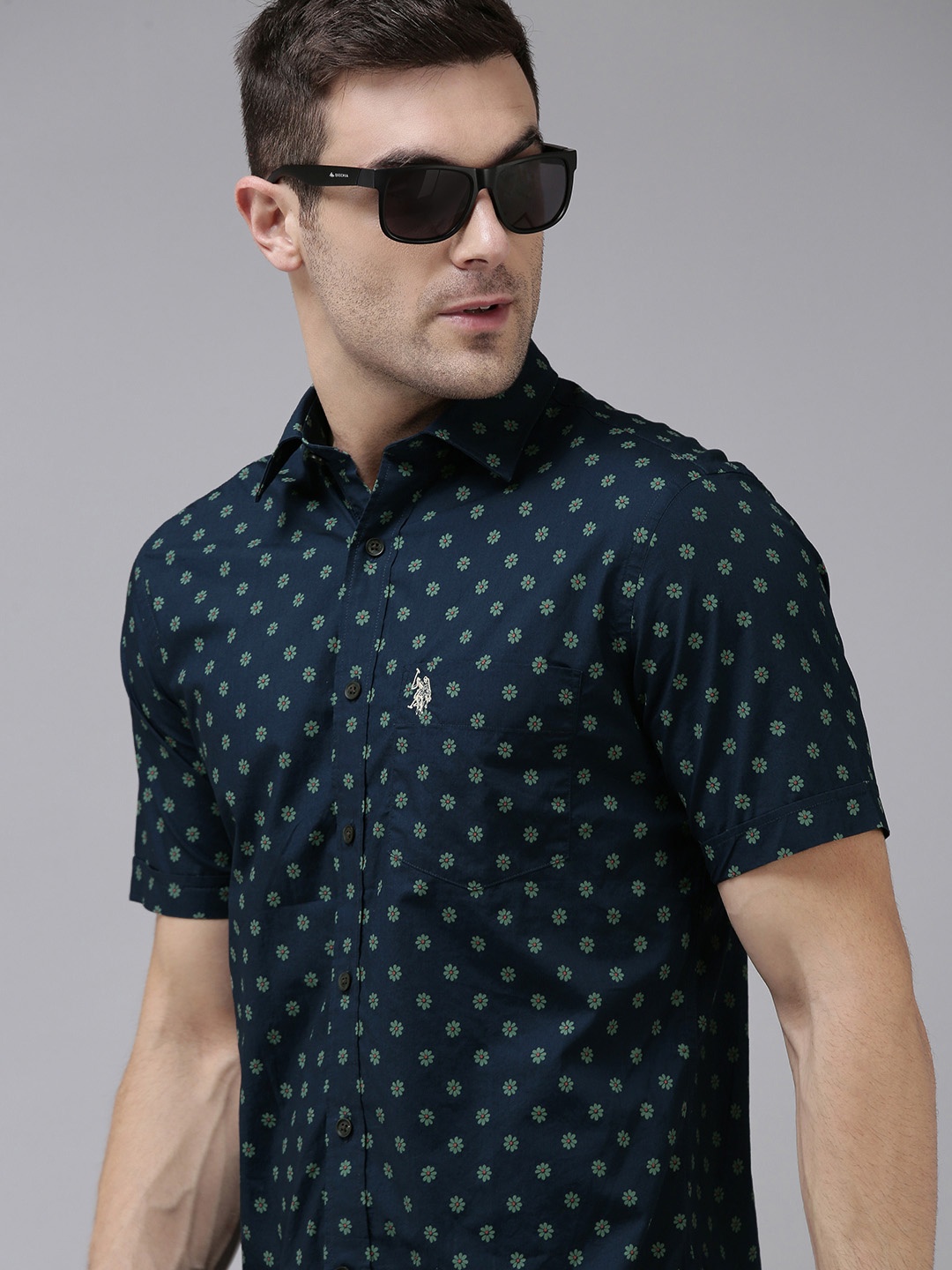 U.S. Polo Assn. Men Navy Blue Floral Printed Pure Cotton Tailored Fit Casual Shirt
U.S. Polo Assn. Men Navy Blue Floral Printed Pure Cotton Tailored Fit Casual Shirt