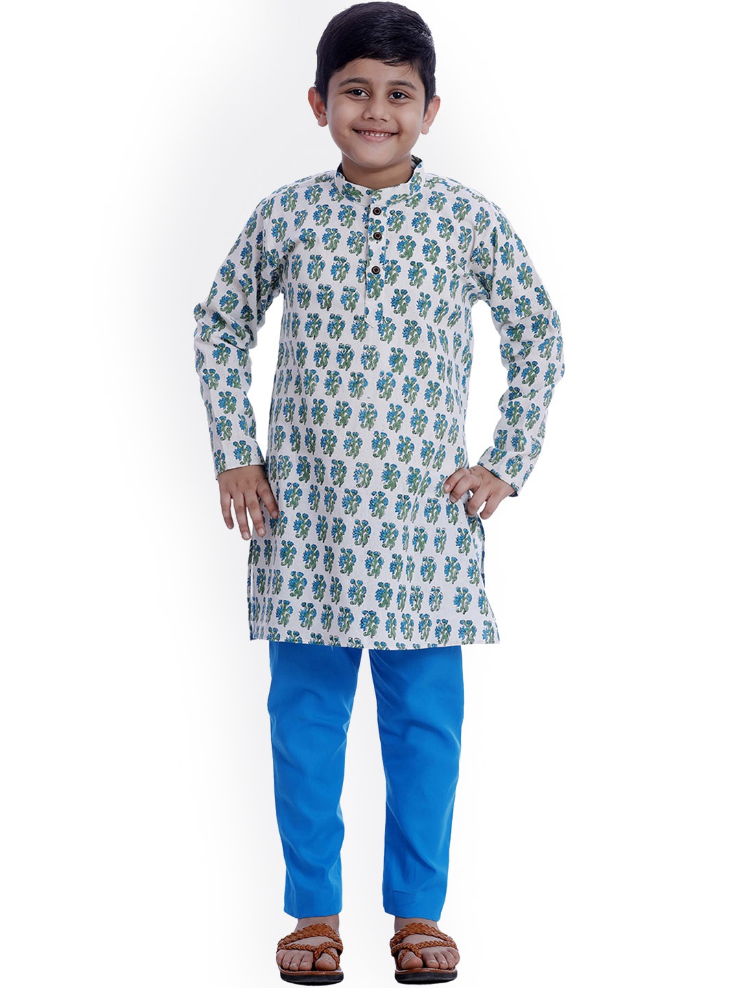 SOULFULLY INDIAN Boys White & Blue Ethnic Motifs Printed Pure Cotton Kurta with Trousers
SOULFULLY INDIAN Boys White & Blue Ethnic Motifs Printed Pure Cotton Kurta with Trousers