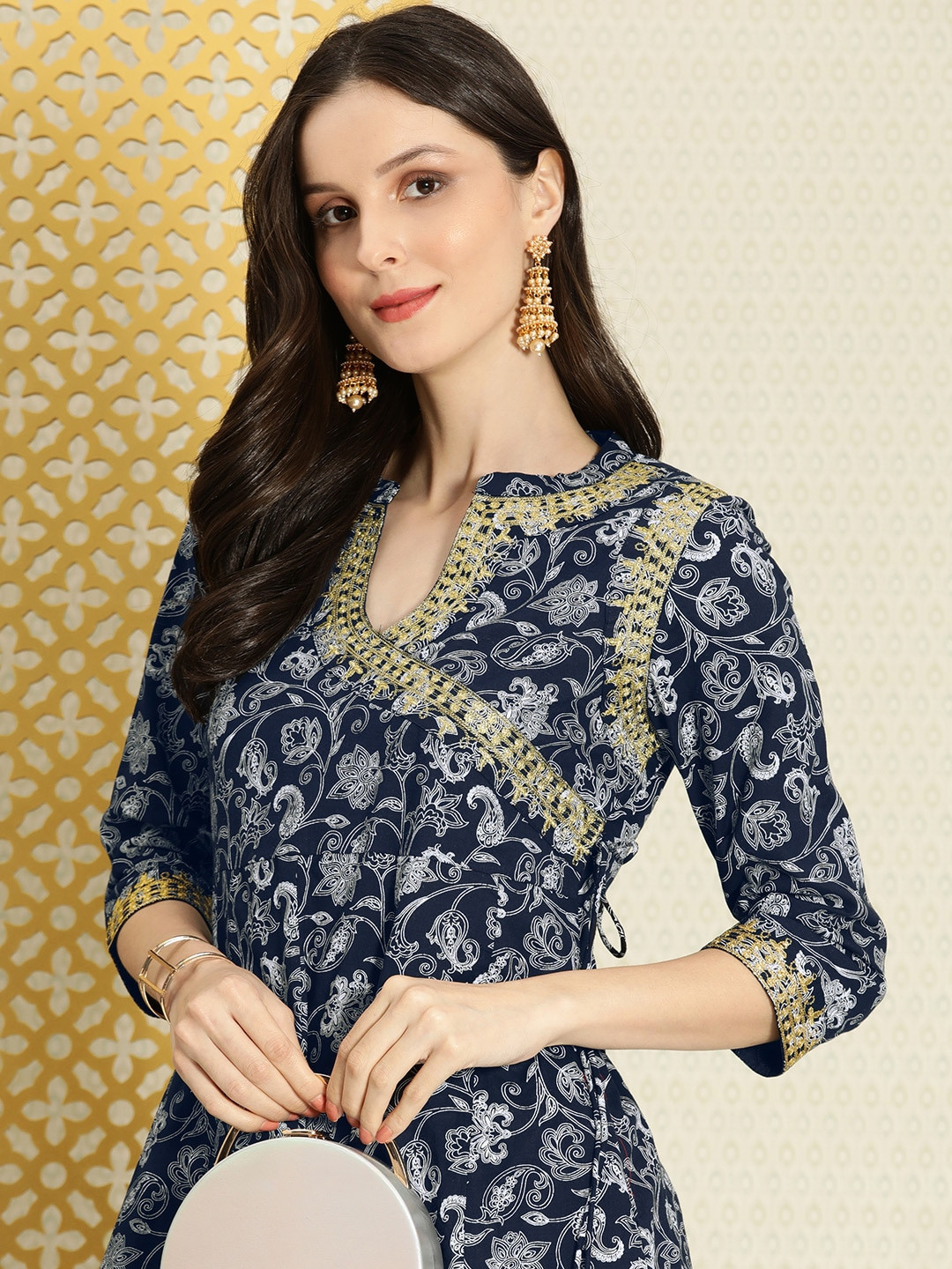 House of Pataudi Women Navy Blue & White Ethnic Motifs Printed Jashn Thread Work Kurta
House of Pataudi Women Navy Blue & White Ethnic Motifs Printed Jashn Thread Work Kurta