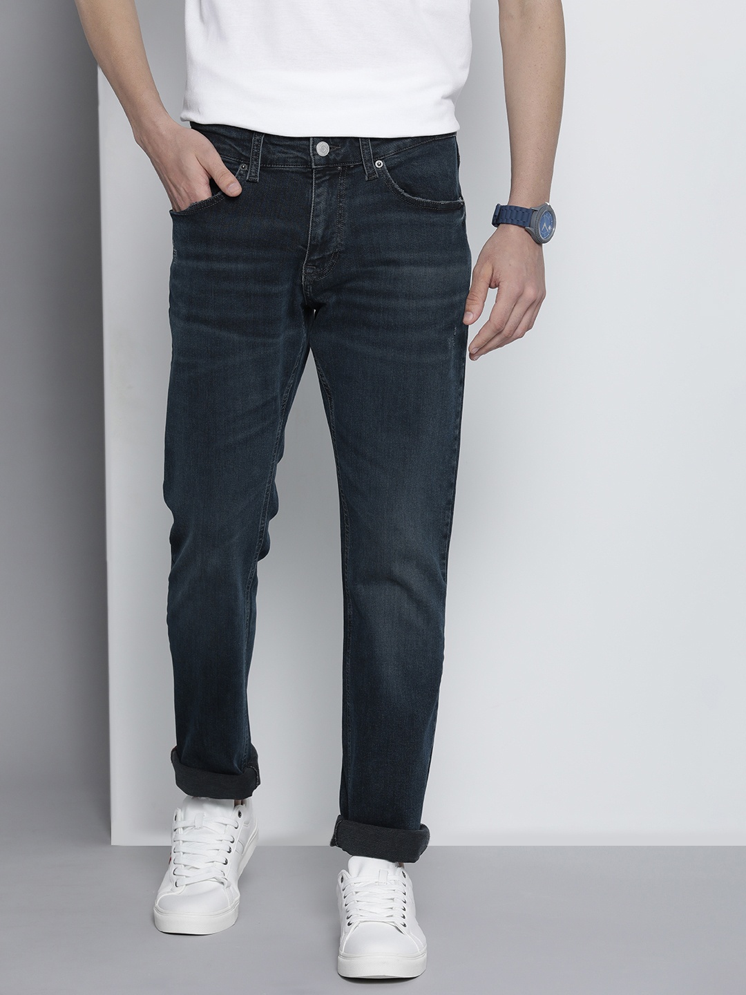 Tommy Hilfiger Men Blue Scanton Slim Fit Mildly Distressed Light Fade Stretchable Jeans
Tommy Hilfiger Men Blue Scanton Slim Fit Mildly Distressed Light Fade Stretchable Jeans