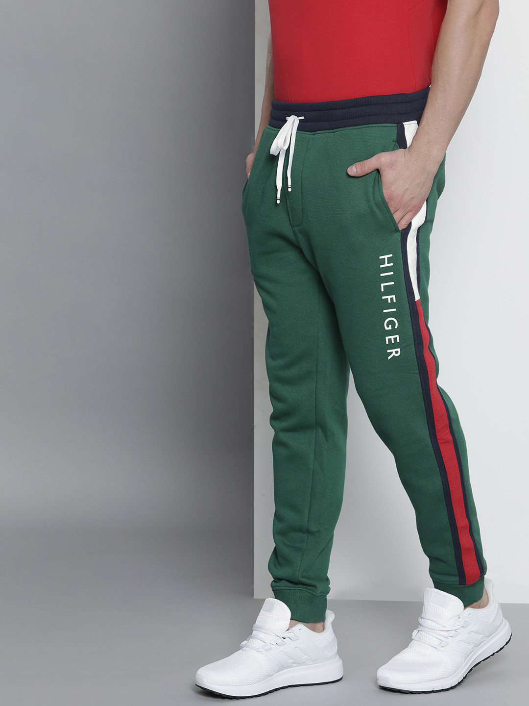 Tommy Hilfiger Men Emerald Green Brand Logo Printed Regular Joggers With Side Stripes
Tommy Hilfiger Men Emerald Green Brand Logo Printed Regular Joggers With Side Stripes
