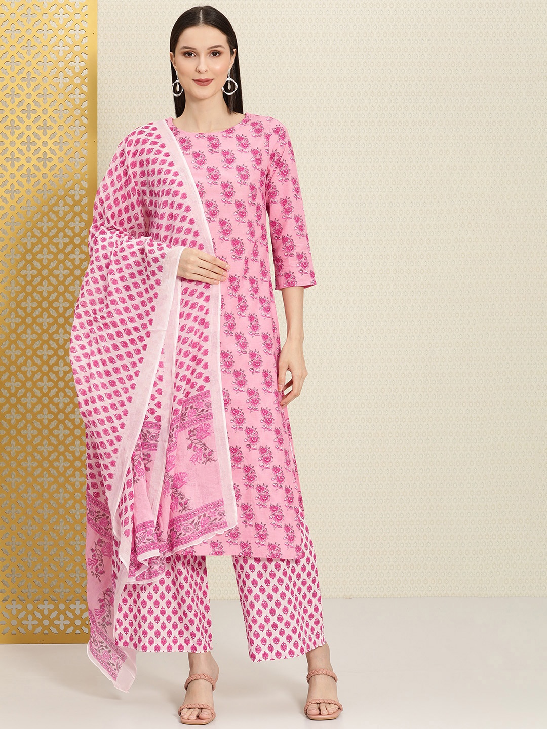 House of Pataudi Women Pink Floral Printed Pure Cotton Kurta with Palazzos & With Dupatta
House of Pataudi Women Pink Floral Printed Pure Cotton Kurta with Palazzos & With Dupatta