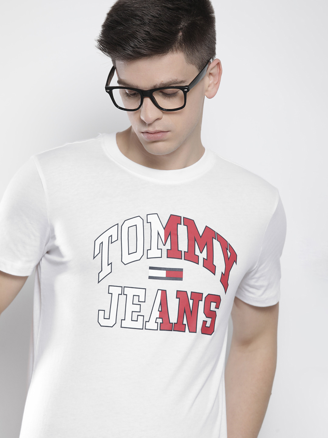 Tommy Hilfiger Men White Typography Printed Pure Cotton Slim Fit T-shirt
Tommy Hilfiger Men White Typography Printed Pure Cotton Slim Fit T-shirt