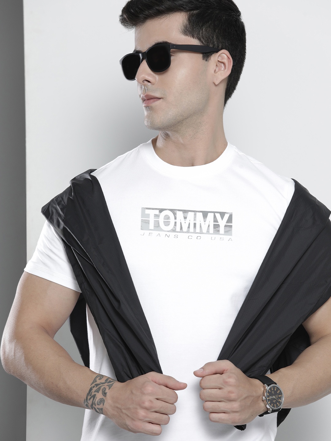 Tommy Hilfiger Men White Brand Logo Printed Layered Sleeves Organic Cotton Slim Fit T-shirt
Tommy Hilfiger Men White Brand Logo Printed Layered Sleeves Organic Cotton Slim Fit T-shirt