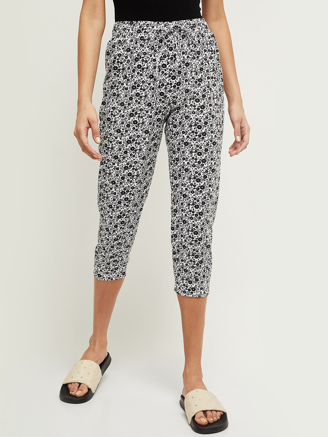 max Women Black & White Printed Pure Cotton Lounge Capri
max Women Black & White Printed Pure Cotton Lounge Capri