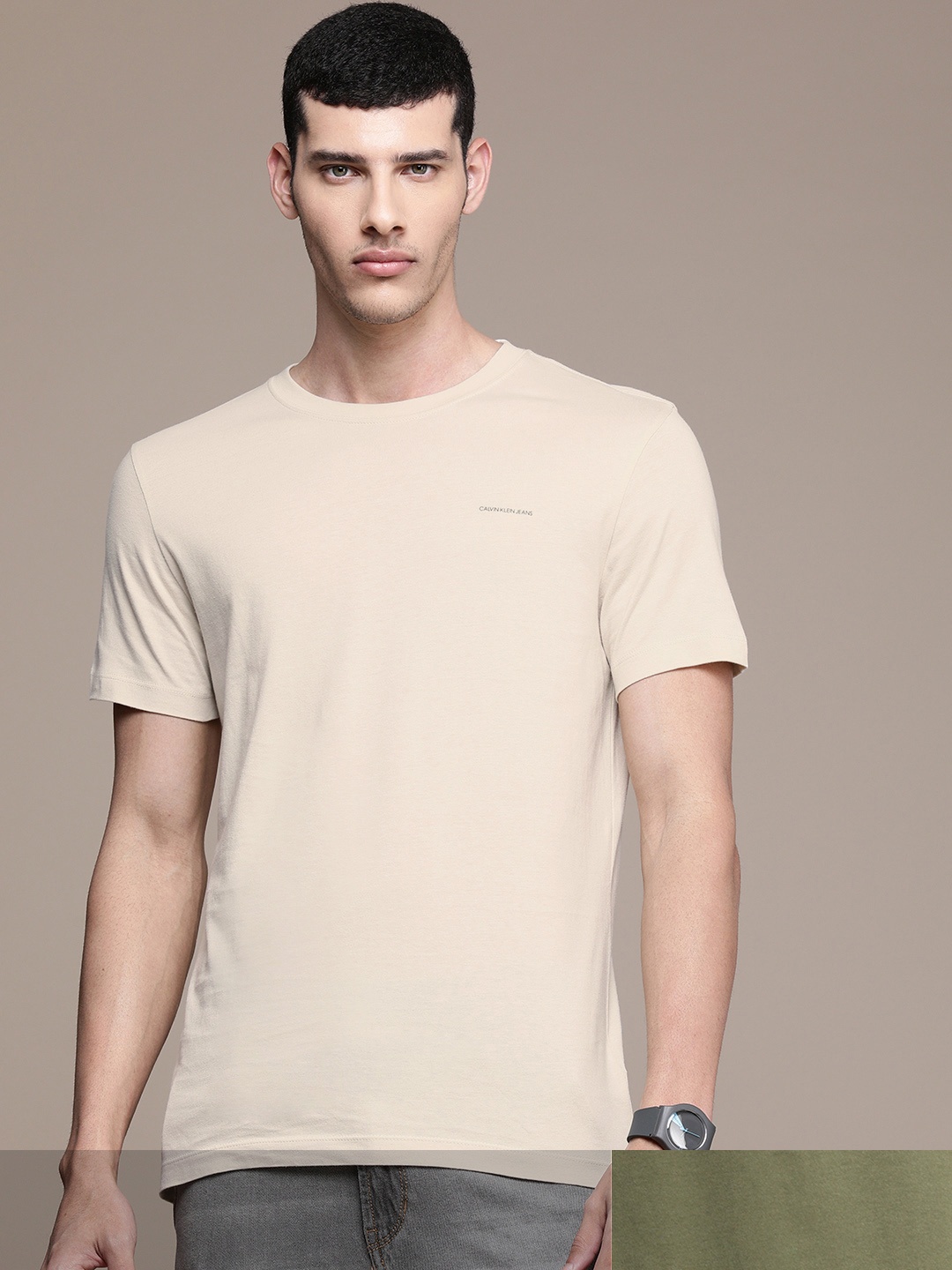 Calvin Klein Jeans Men Pack of 2 Off White & Olive Green Pure Cotton Slim Fit T-shirt
Calvin Klein Jeans Men Pack of 2 Off White & Olive Green Pure Cotton Slim Fit T-shirt