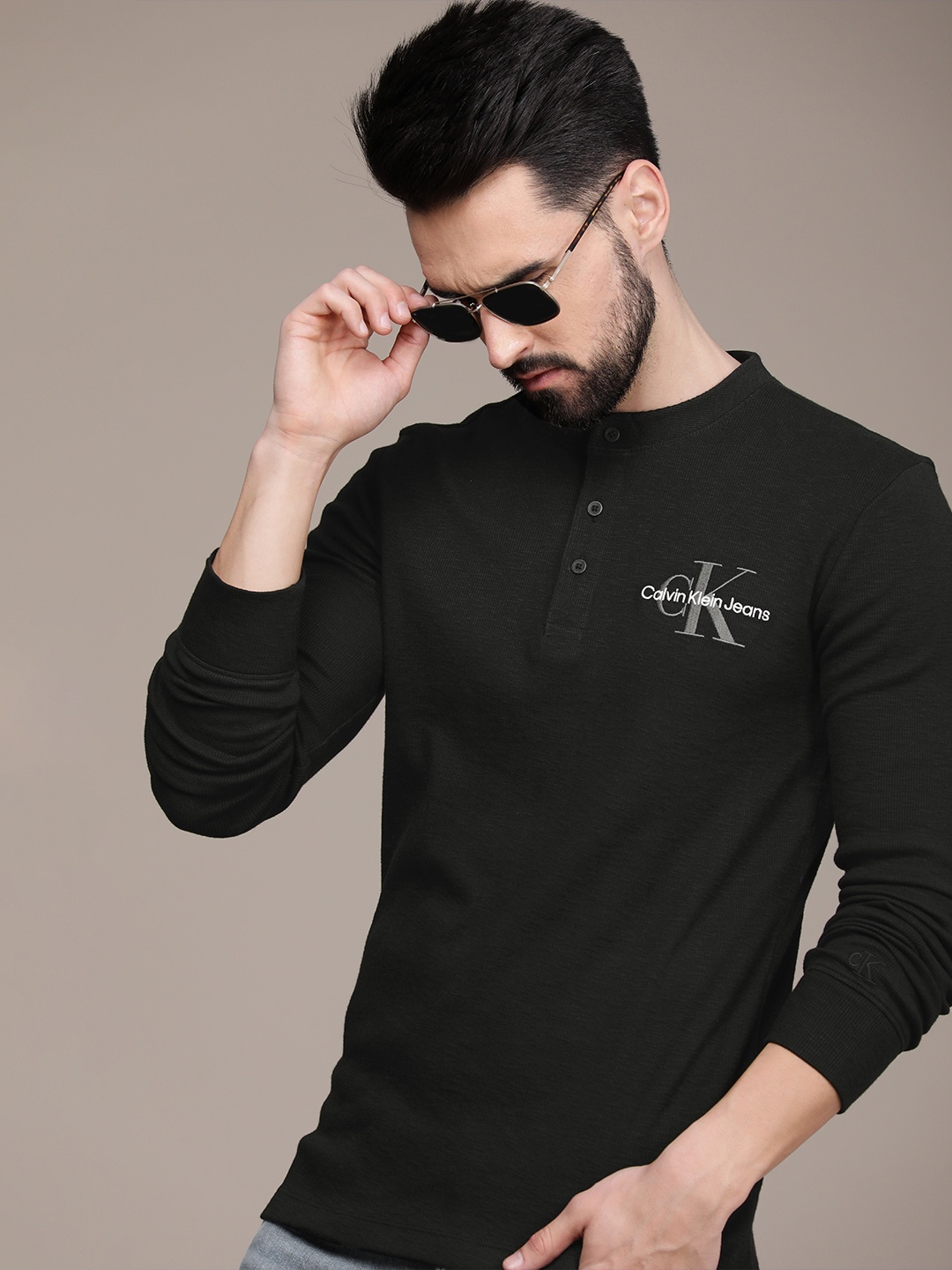 Calvin Klein Jeans Men Black & White Brand Logo Embroidered Henley Neck Slim Fit T-shirt
Calvin Klein Jeans Men Black & White Brand Logo Embroidered Henley Neck Slim Fit T-shirt