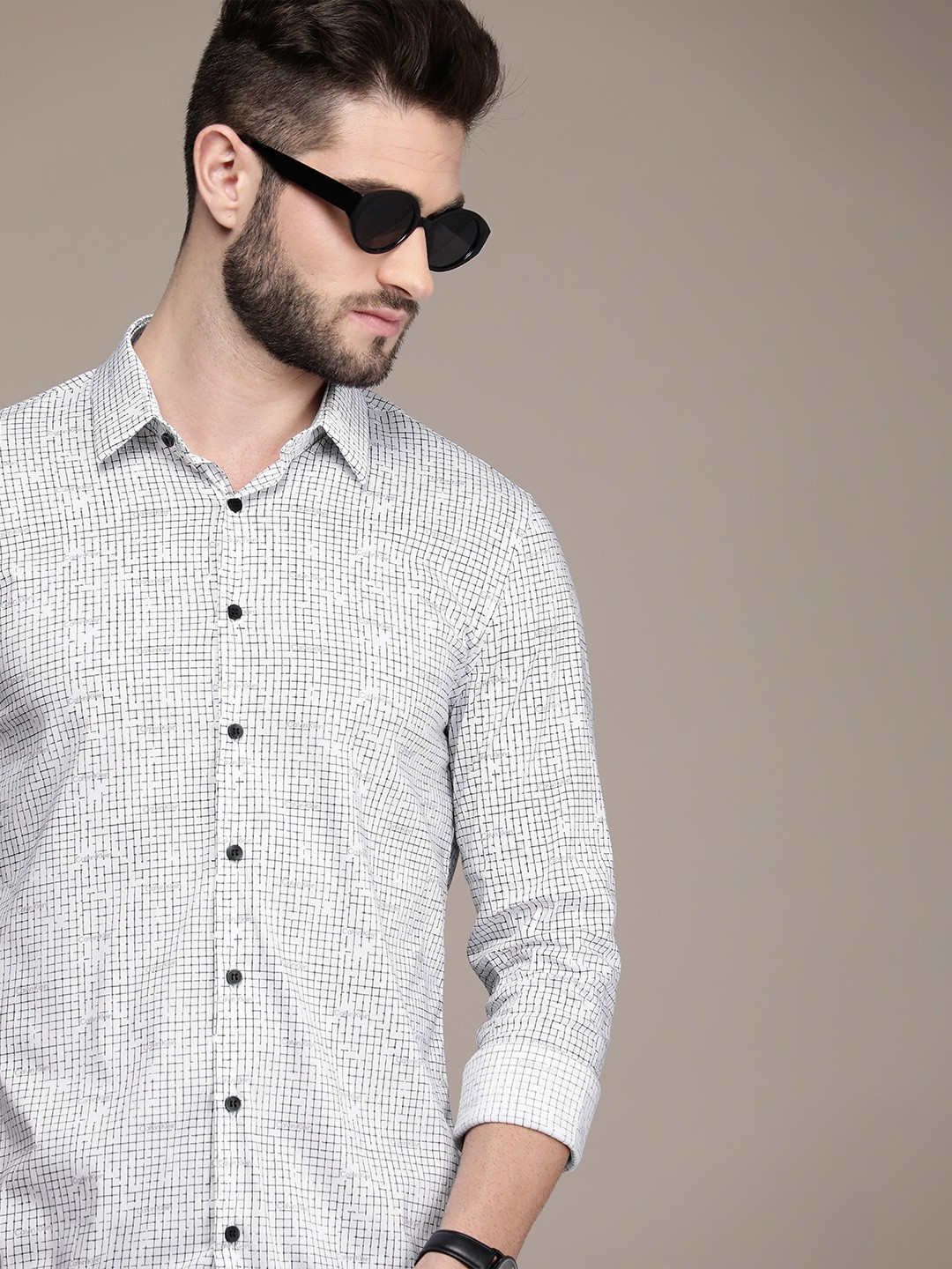 Calvin Klein Jeans Men White And Black Slim Fit Grid Tattersall Checked Casual Shirt
Calvin Klein Jeans Men White And Black Slim Fit Grid Tattersall Checked Casual Shirt