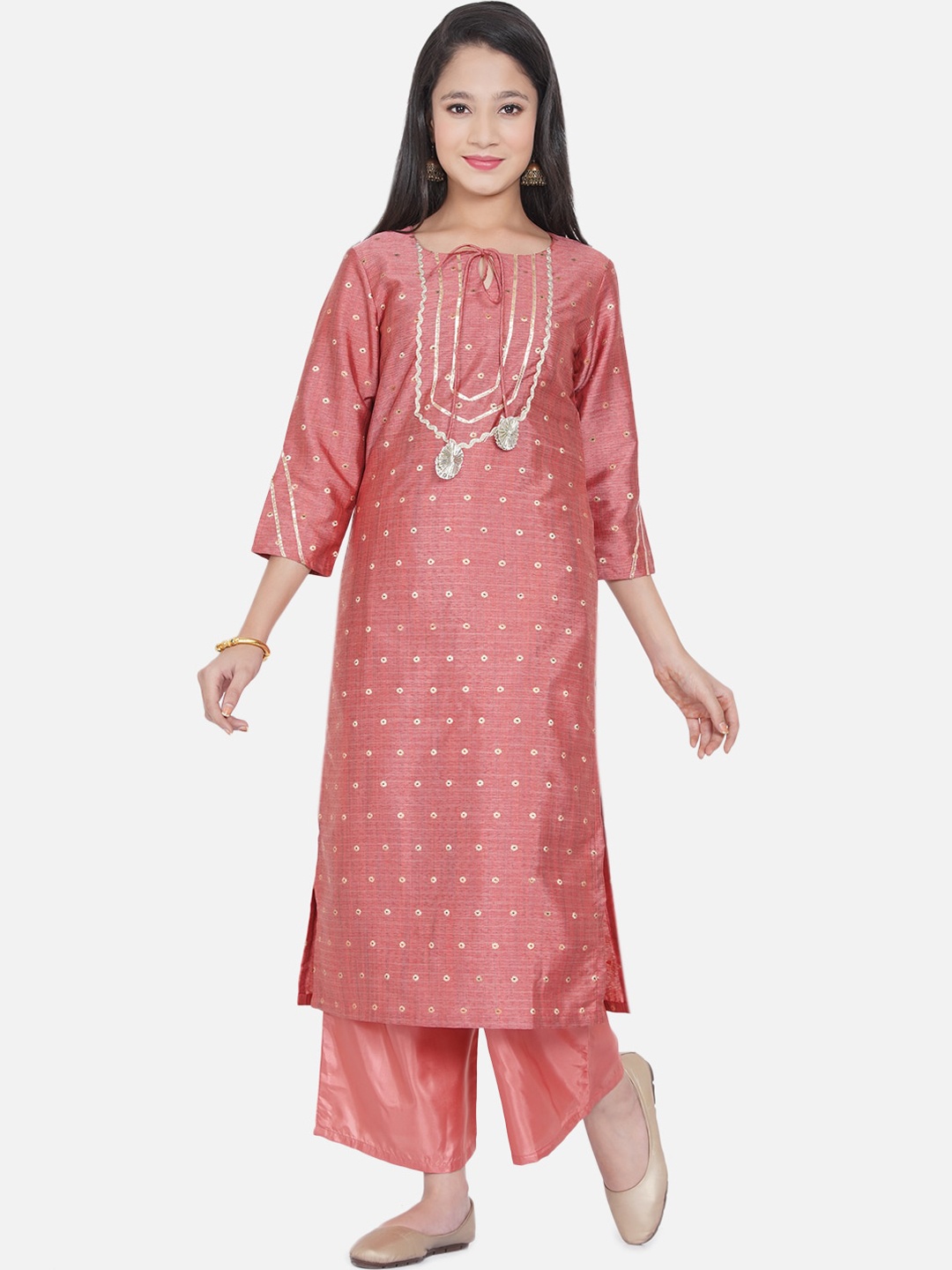 Bitiya by Bhama Girls Peach-Coloured Ethnic Motifs Embroidered Kurta with Palazzos
Bitiya by Bhama Girls Peach-Coloured Ethnic Motifs Embroidered Kurta with Palazzos