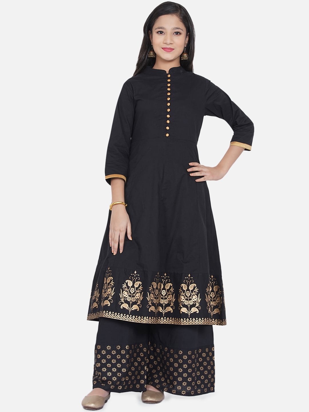 Bitiya by Bhama Girls Black & Gold-Coloured Ethnic Printed Panelled Kurta with Palazzos
Bitiya by Bhama Girls Black & Gold-Coloured Ethnic Printed Panelled Kurta with Palazzos