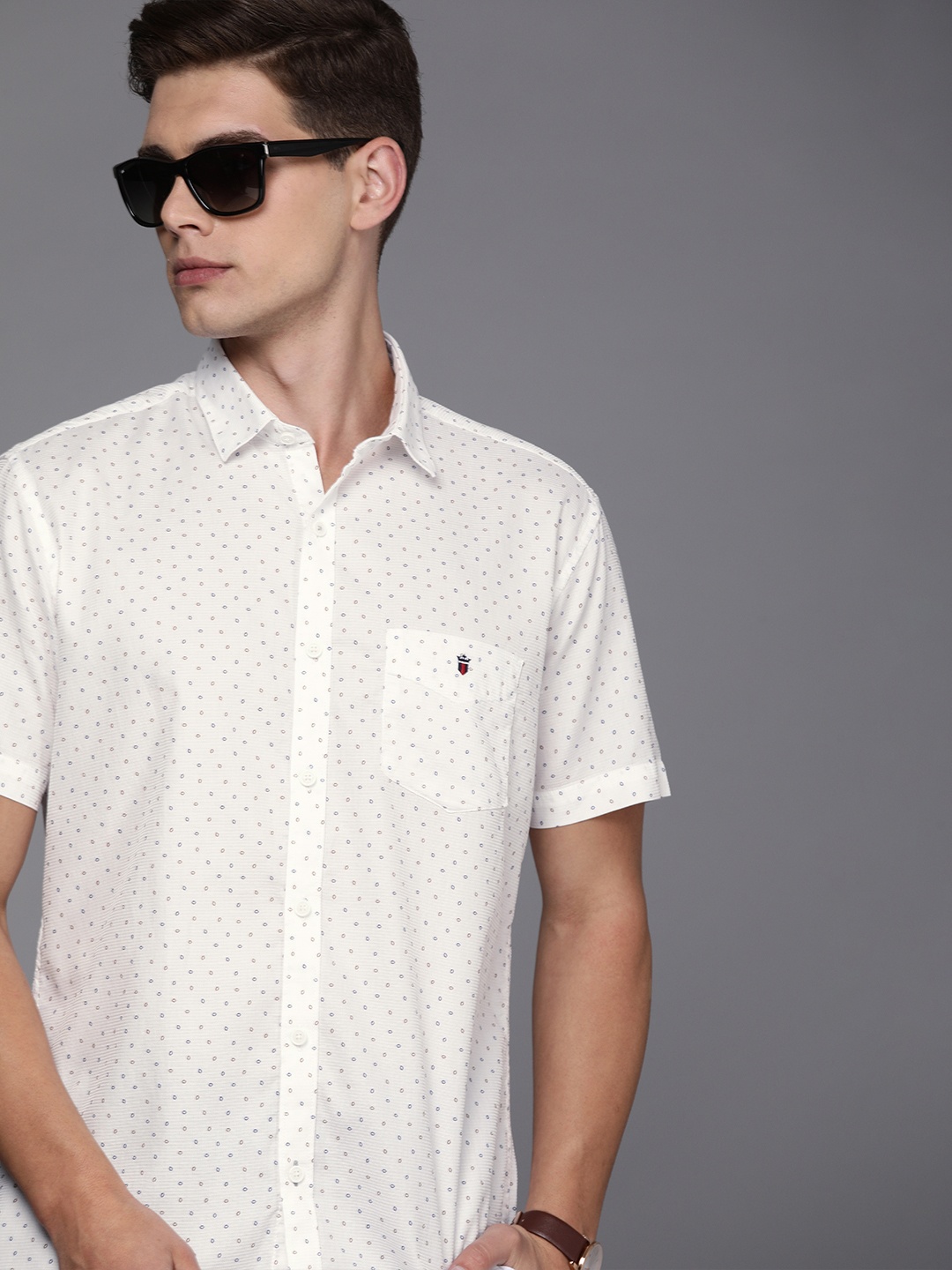 Louis Philippe Sport Men White & Blue Slim Fit Ditsy Printed Pure Cotton Casual Shirt
Louis Philippe Sport Men White & Blue Slim Fit Ditsy Printed Pure Cotton Casual Shirt