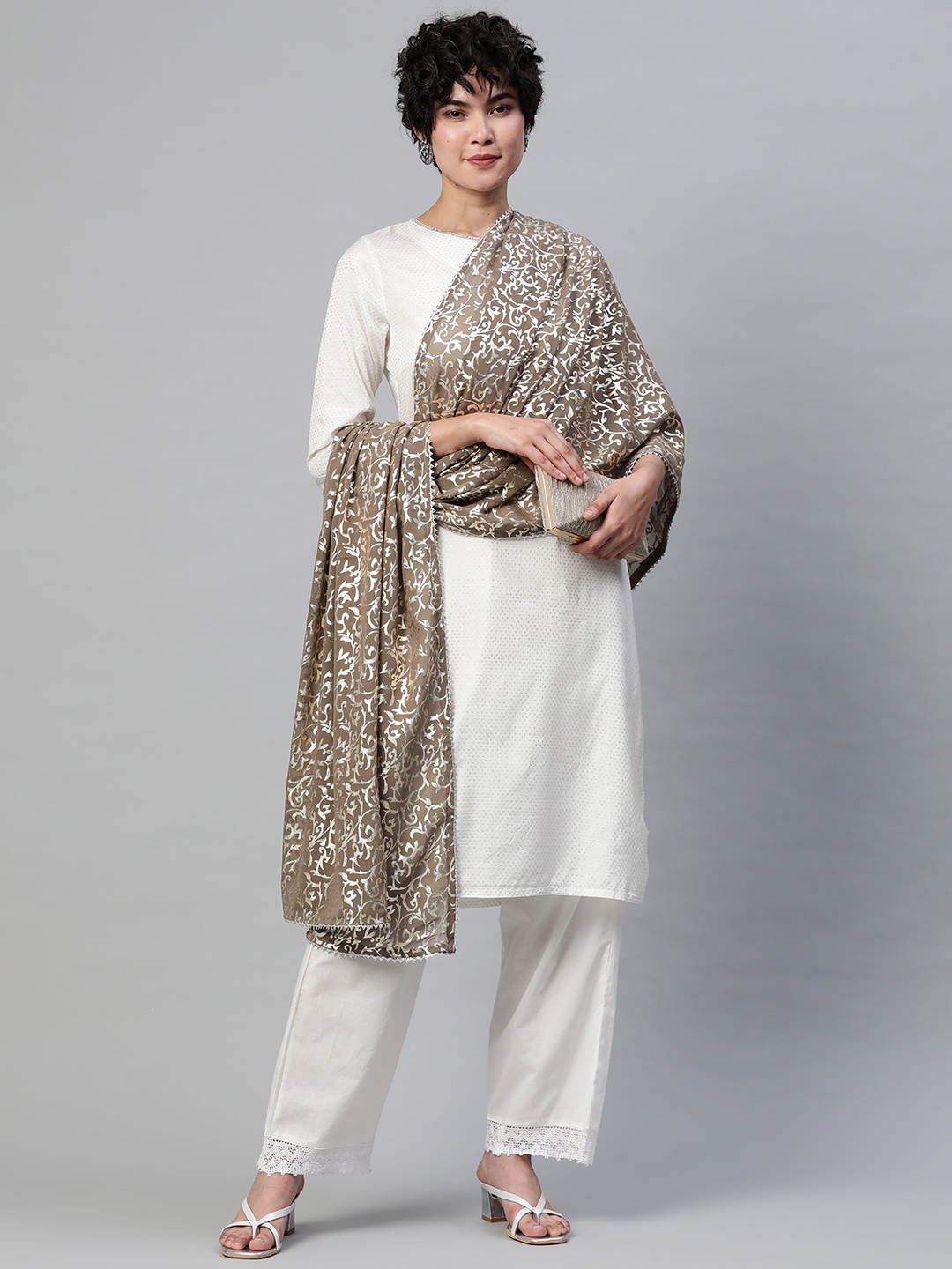 Silai Bunai Women Brown & Silver-Toned Quirky Foil Printed Silk Dupatta with Gotta Patti
Silai Bunai Women Brown & Silver-Toned Quirky Foil Printed Silk Dupatta with Gotta Patti