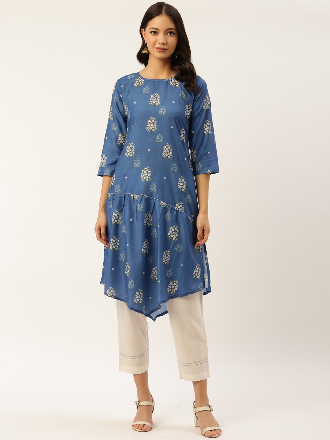 Sangria Women Blue Floral Printed Thread Work Kurta